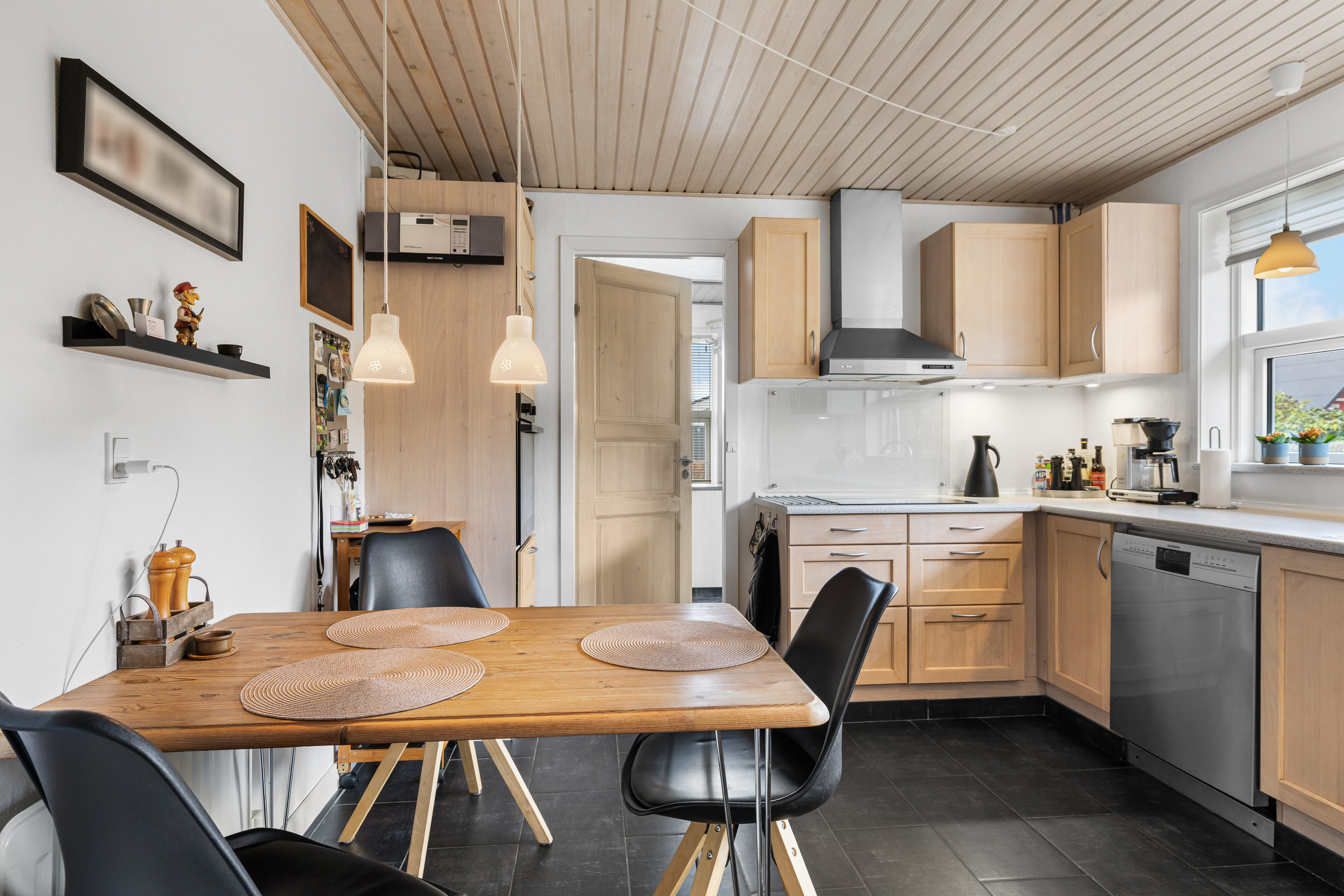 Fremhævet køkken billede i fuldskærmstilstand. Billede af Elbosvinget 5, Pjedsted, 7000 Fredericia