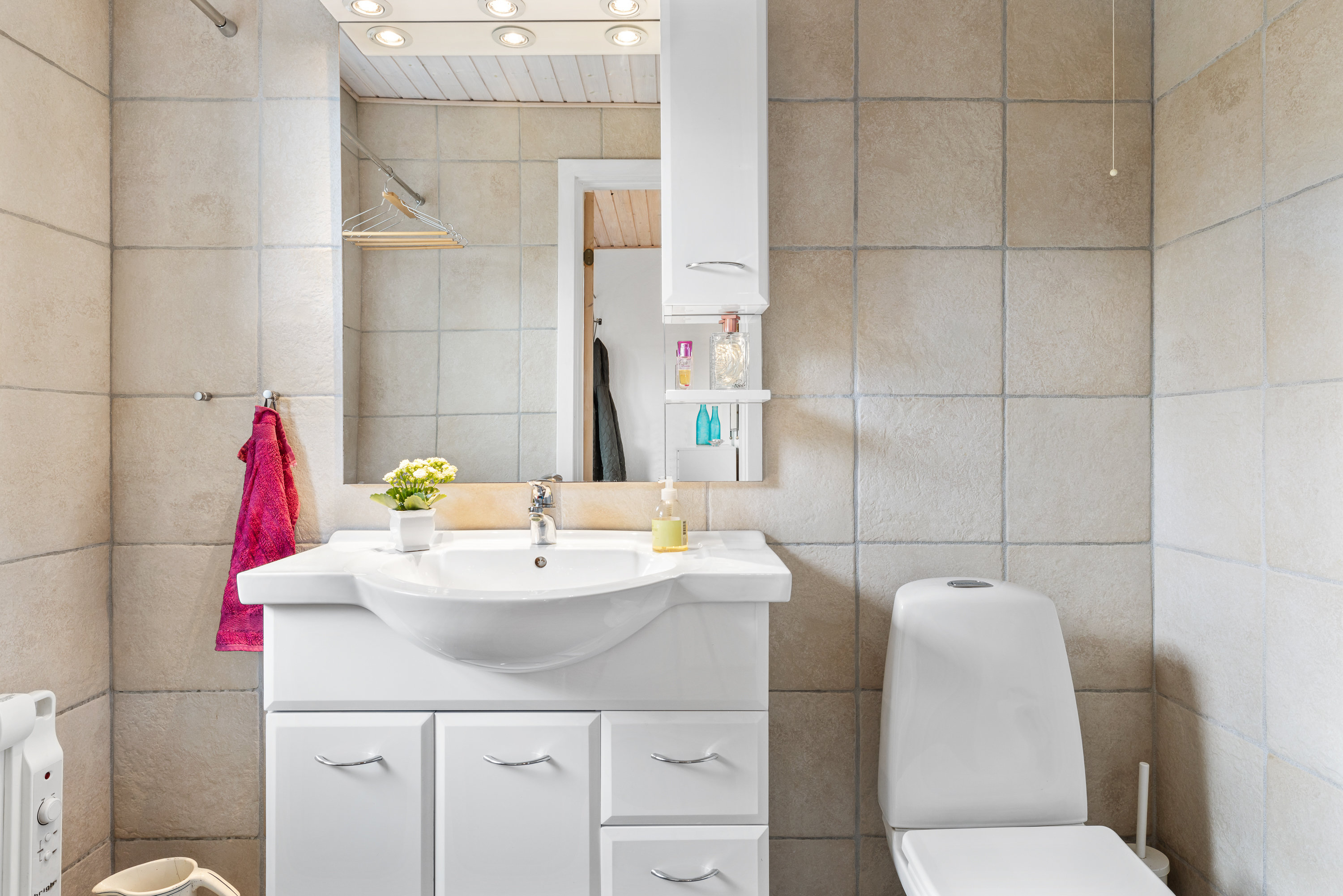 Fremhævet badeværelse billede i fuldskærmstilstand. Billede af Elbosvinget 5, Pjedsted, 7000 Fredericia