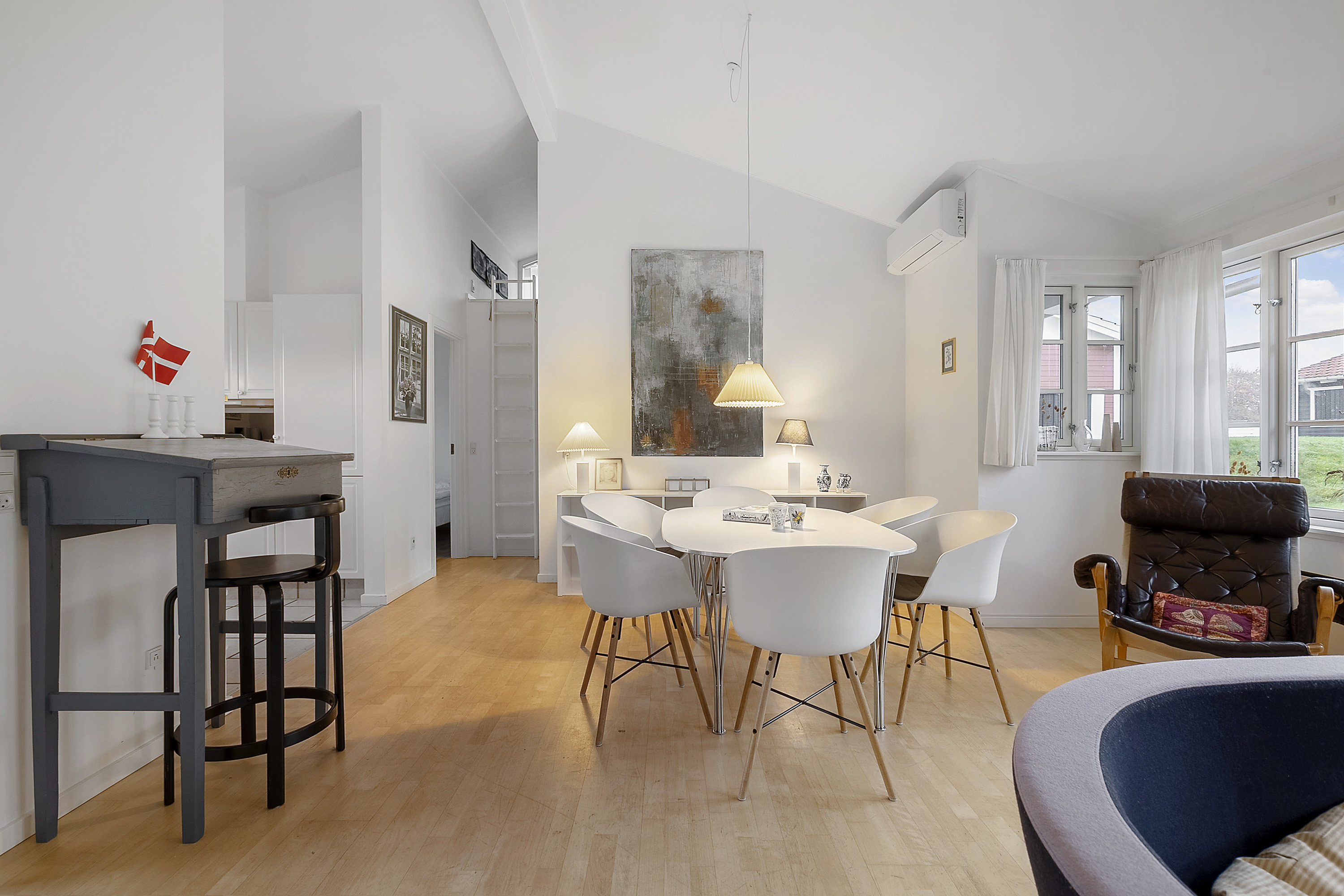 Fremhævet spisestue billede i fuldskærmstilstand. Billede af Golfsvinget 48, 6200 Aabenraa