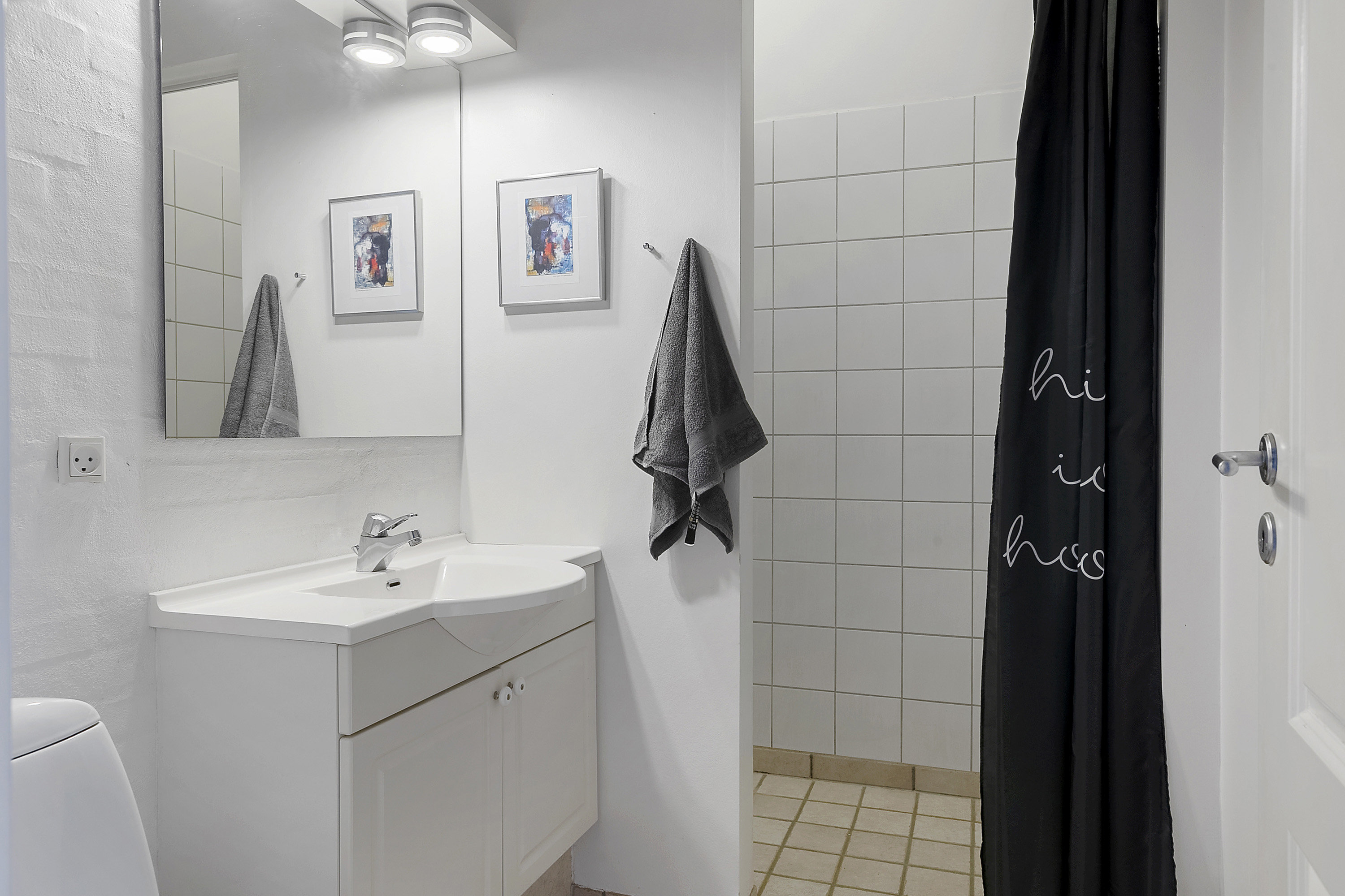 Fremhævet badeværelse billede i fuldskærmstilstand. Billede af Golfsvinget 48, 6200 Aabenraa