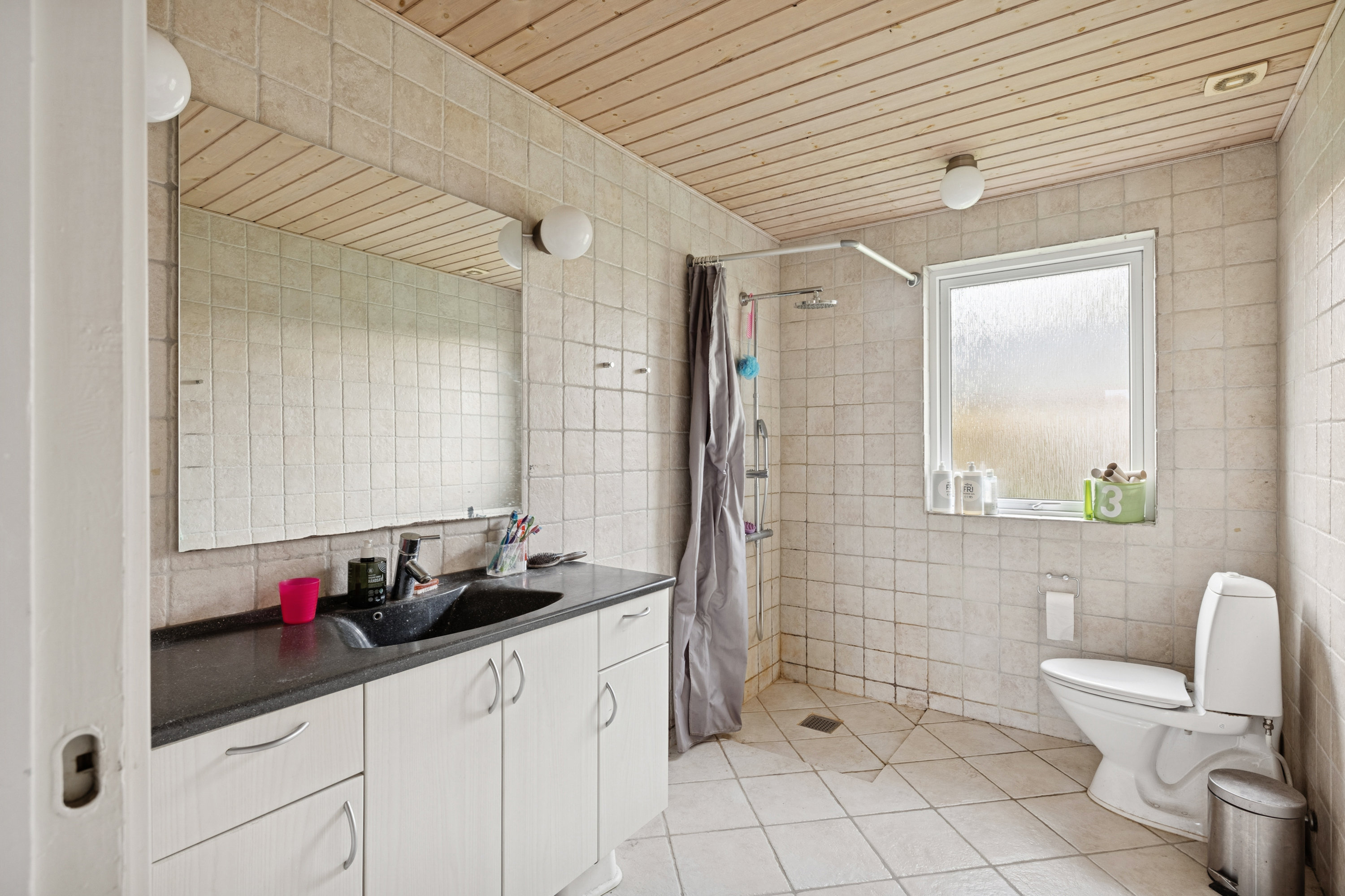 Fremhævet badeværelse billede i fuldskærmstilstand. Billede af Toften 14, Vammen, 8830 Tjele