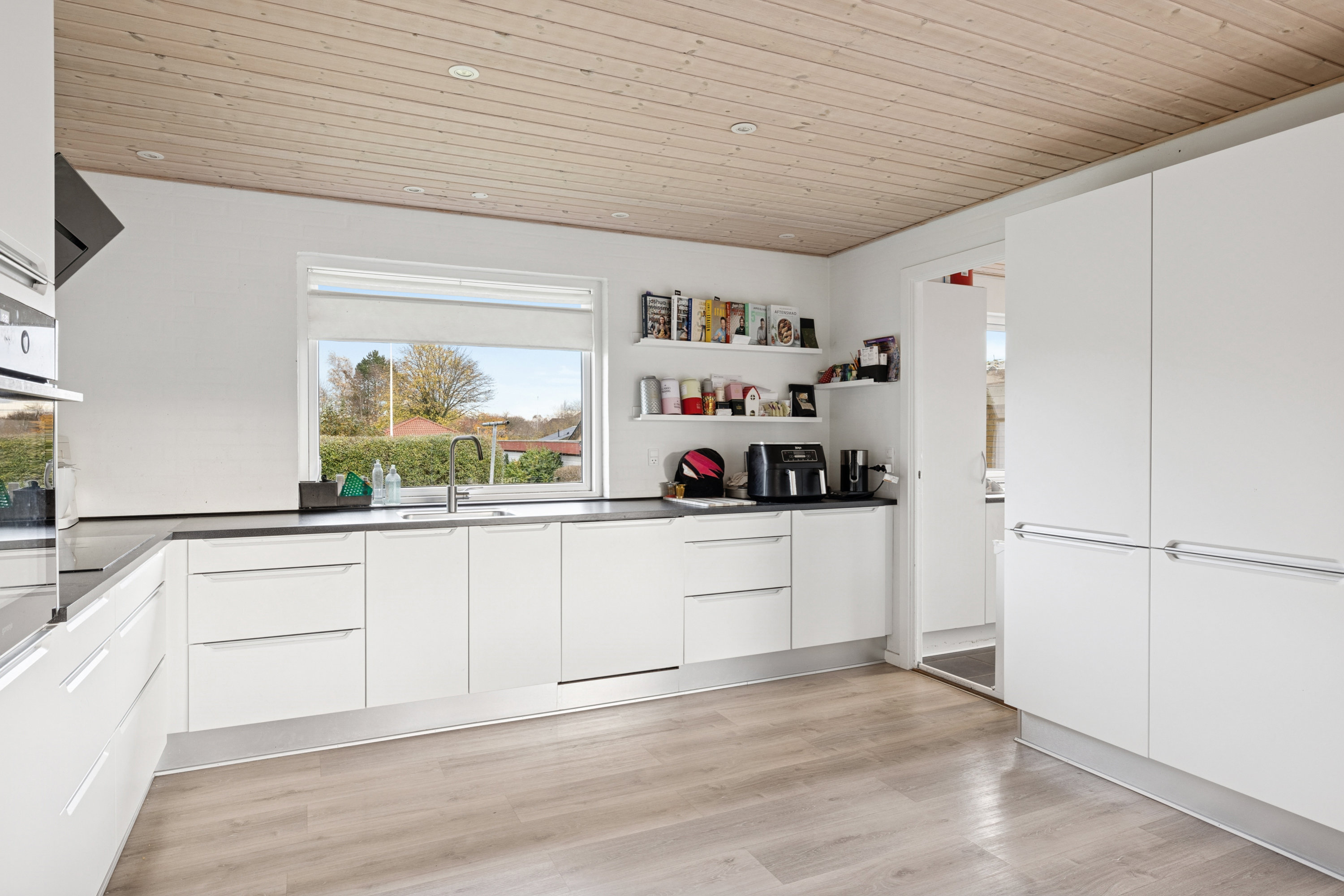 Fremhævet køkken billede i fuldskærmstilstand. Billede af Toften 14, Vammen, 8830 Tjele