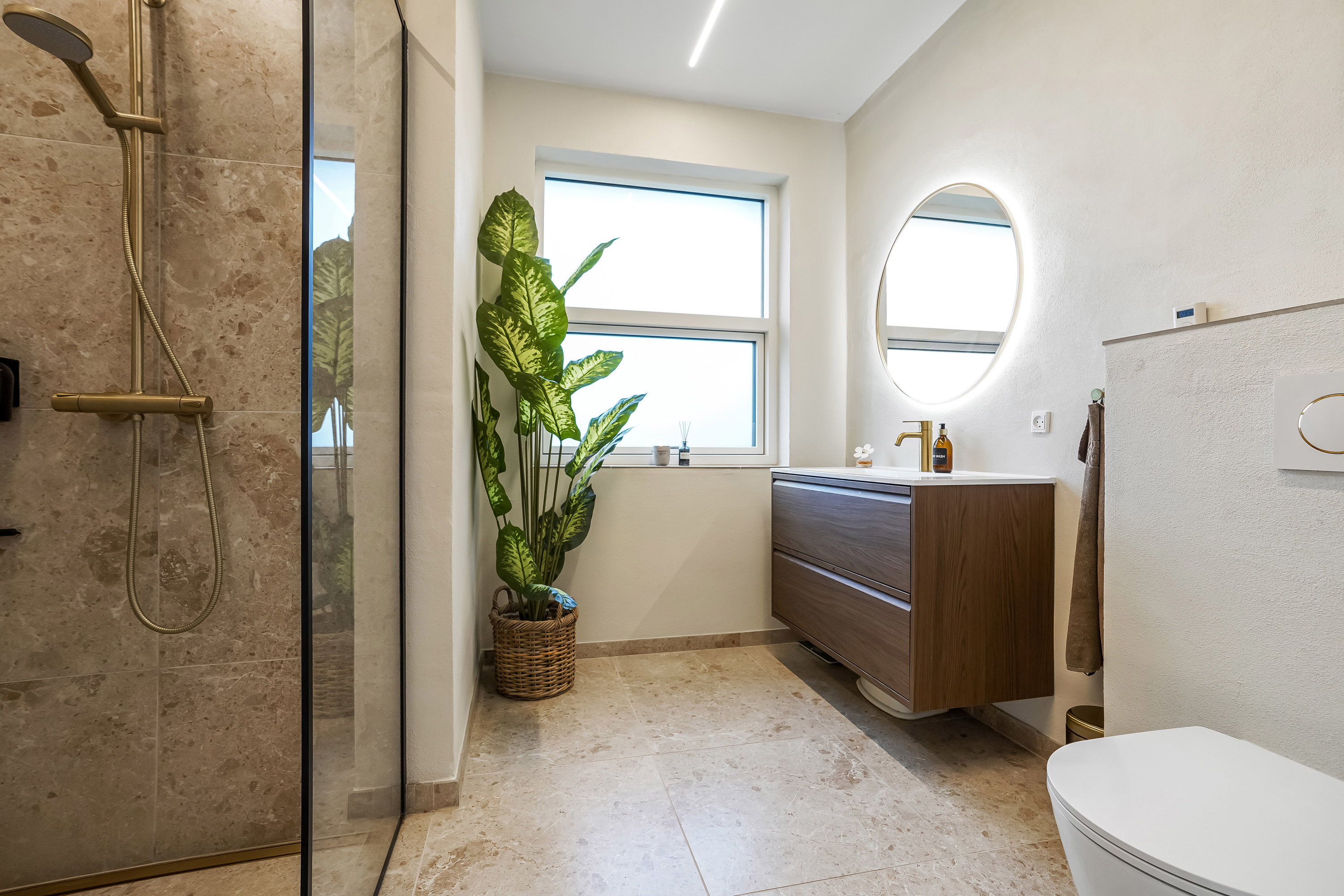 Fremhævet badeværelse billede i fuldskærmstilstand. Billede af Skolevænget 6, 5580 Nørre Aaby