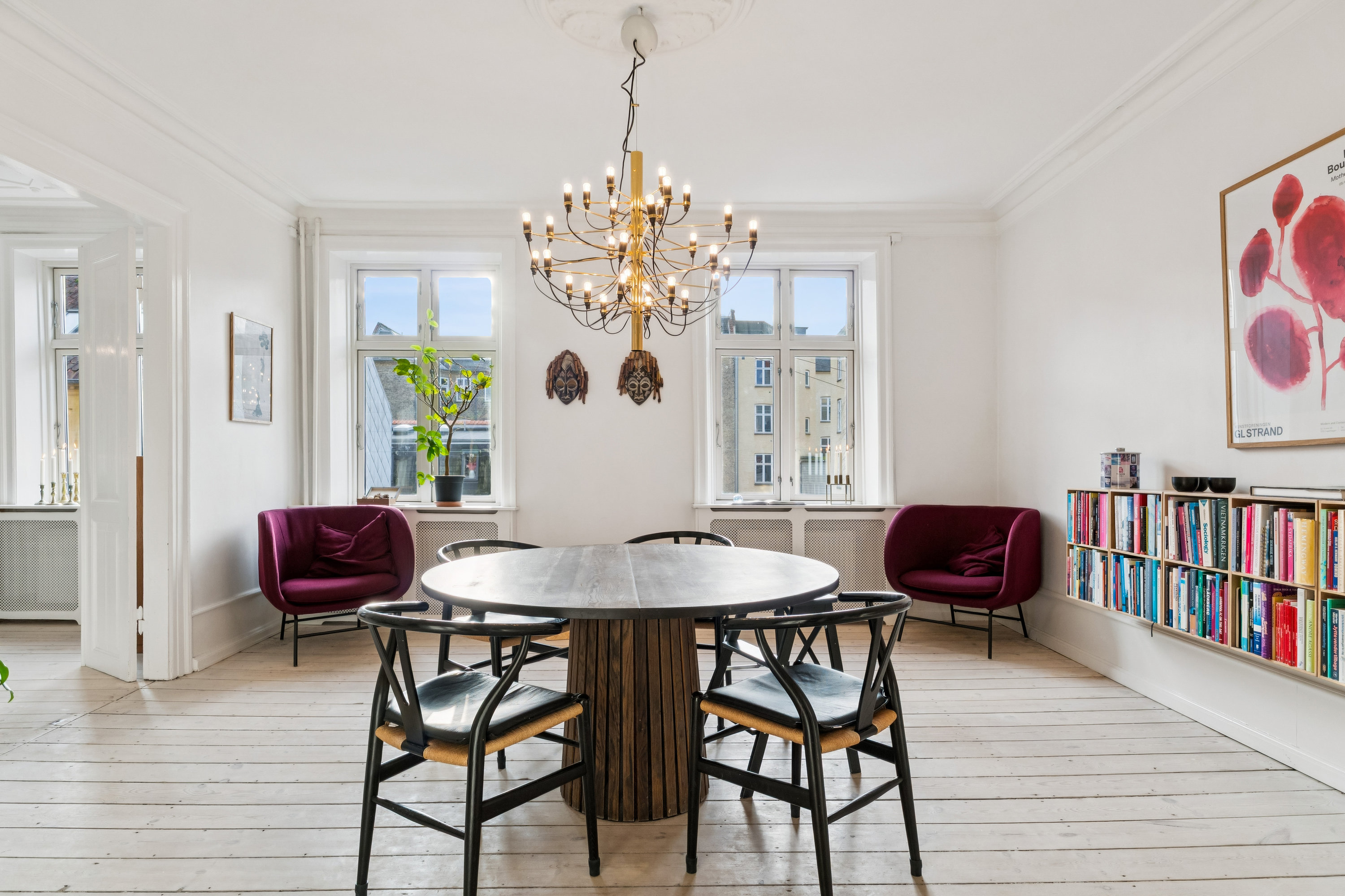 Fremhævet stue billede i fuldskærmstilstand. Billede af Rosenvængets Allé 5, 2., 2100 København Ø