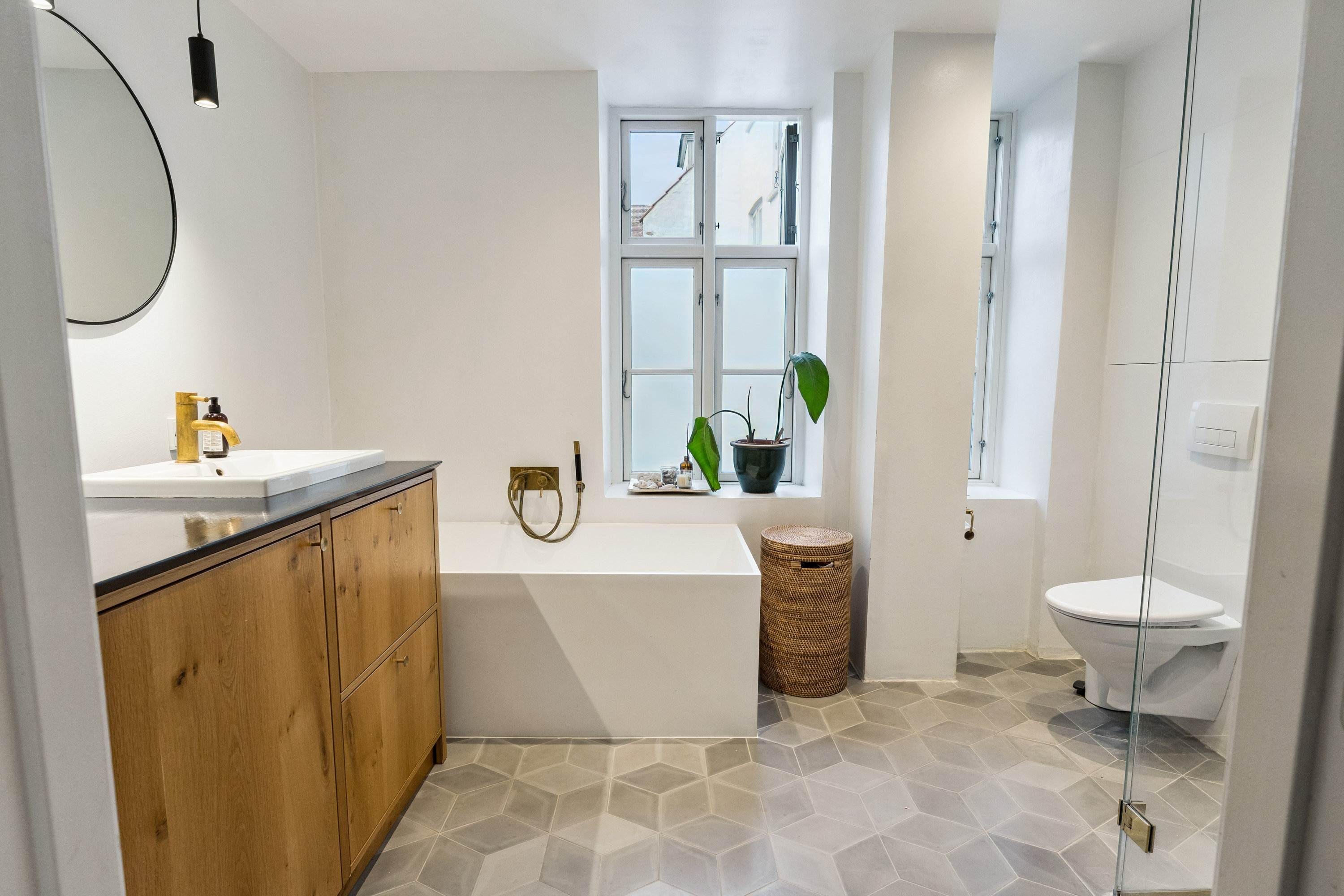 Fremhævet badeværelse billede i fuldskærmstilstand. Billede af Rosenvængets Allé 5, 2., 2100 København Ø