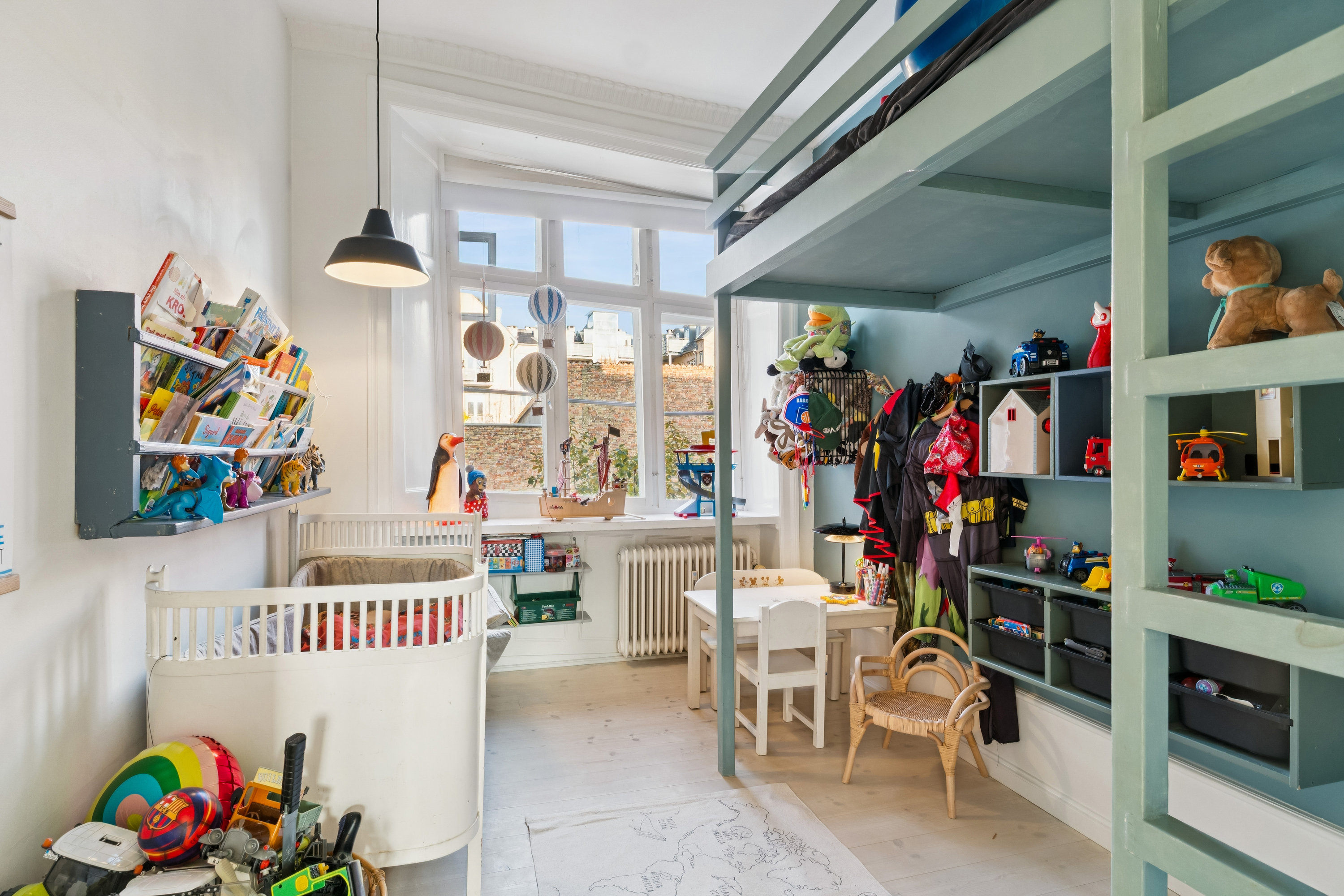 Fremhævet stue billede i fuldskærmstilstand. Billede af Rosenvængets Allé 5, 2., 2100 København Ø