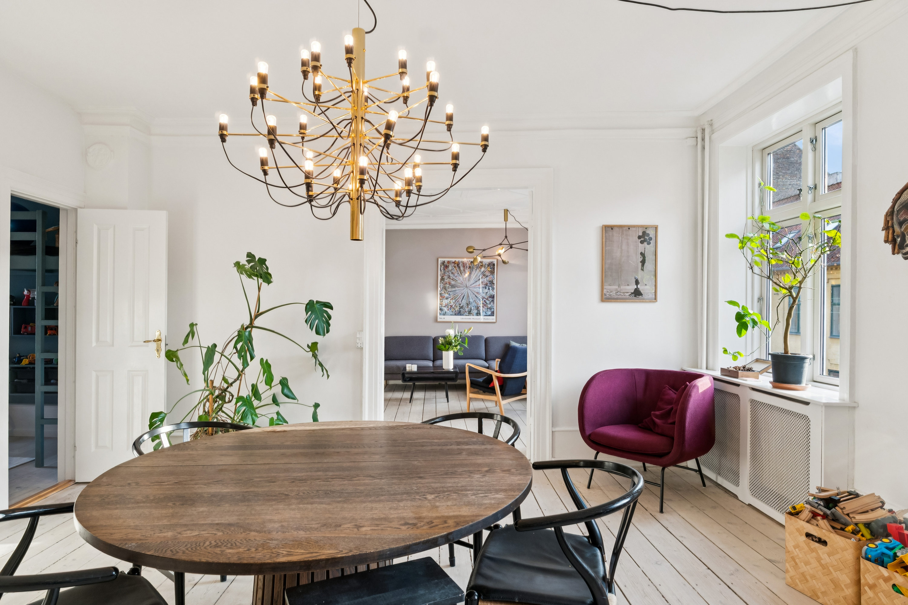 Fremhævet stue billede i fuldskærmstilstand. Billede af Rosenvængets Allé 5, 2., 2100 København Ø