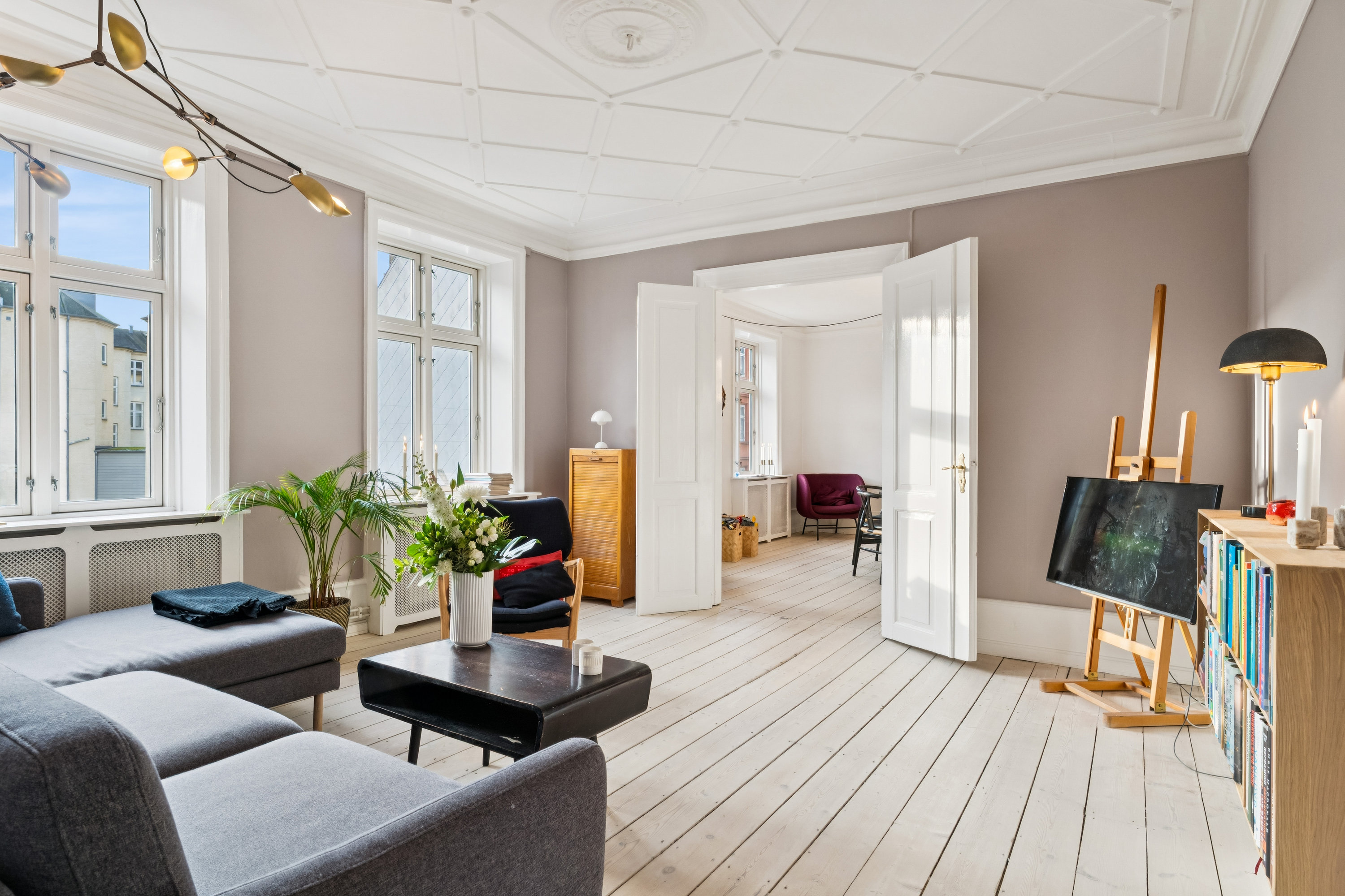 Fremhævet stue billede i fuldskærmstilstand. Billede af Rosenvængets Allé 5, 2., 2100 København Ø