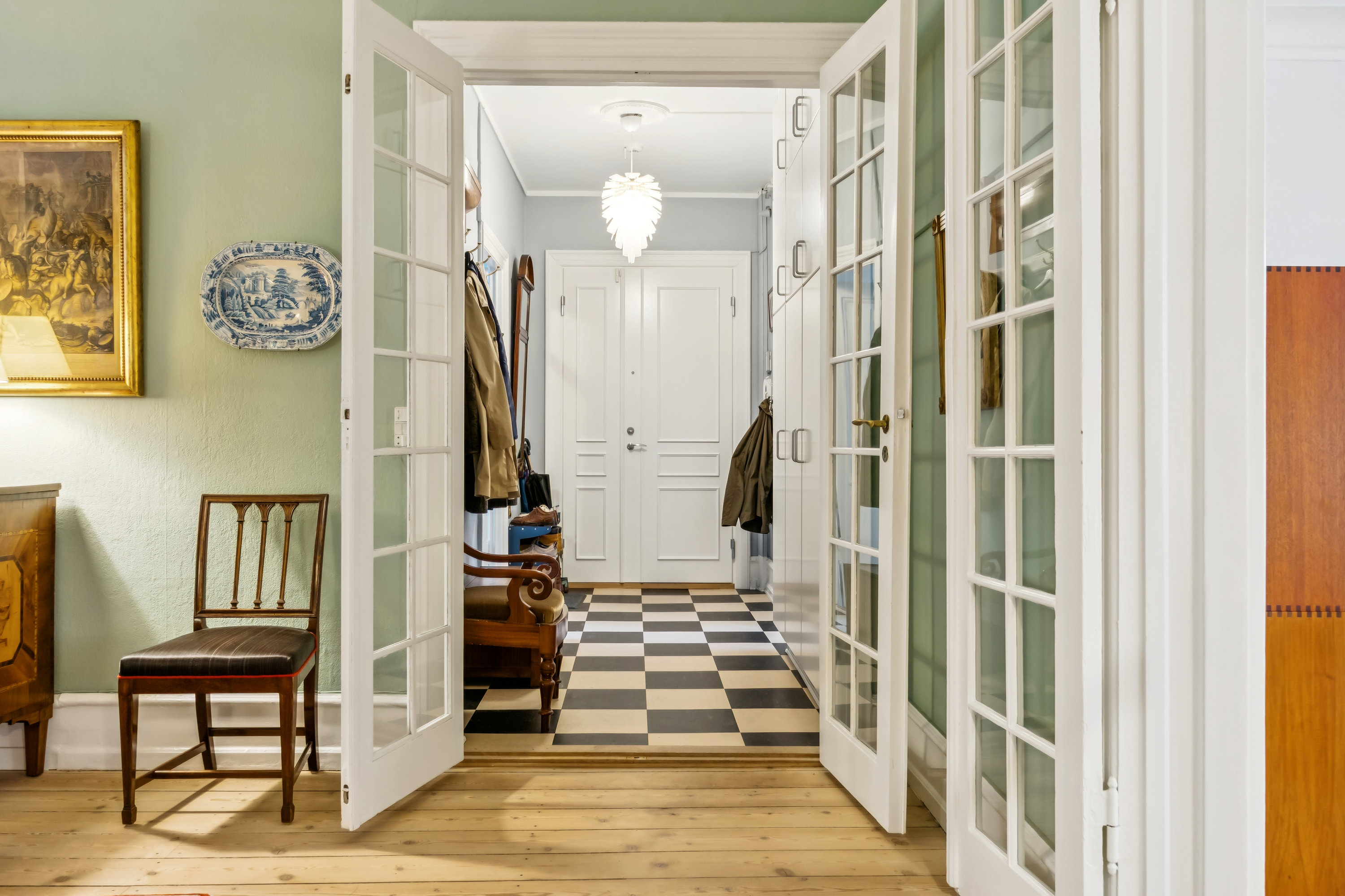 Fremhævet gang billede i fuldskærmstilstand. Billede af Rosenvængets Sideallé 3, 3. th., 2100 København Ø