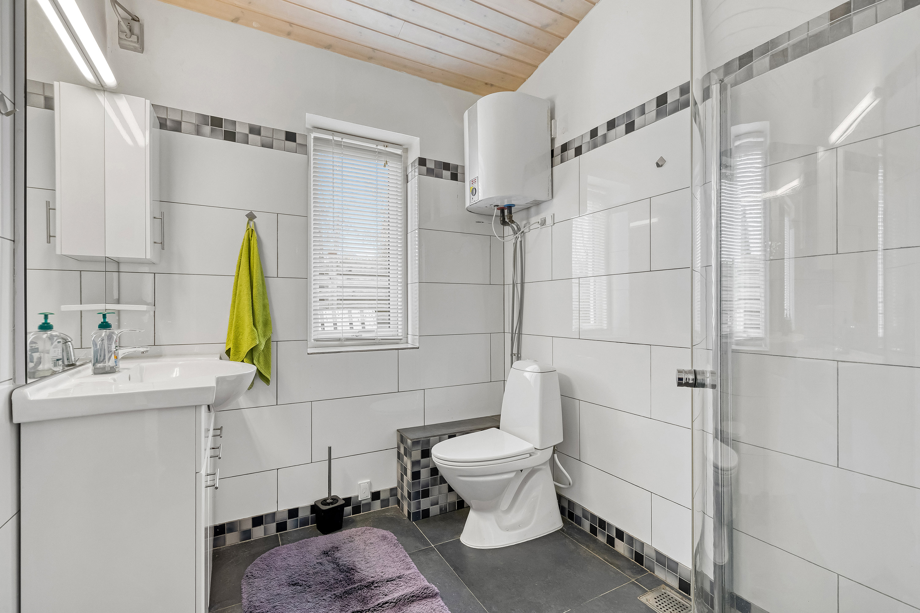 Fremhævet badeværelse billede i fuldskærmstilstand. Billede af Stokkevangen 29, Rågeleje, 3210 Vejby