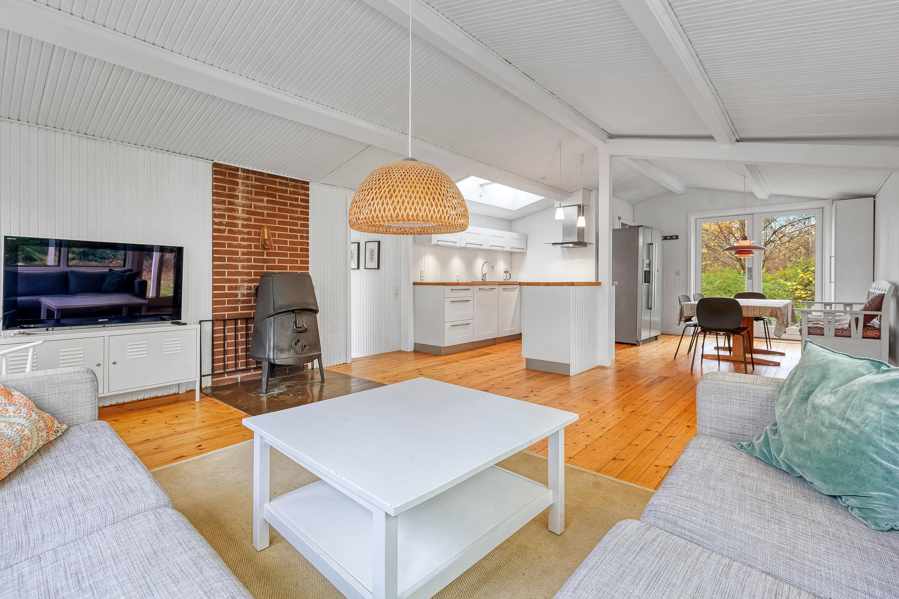 Fremhævet stue billede i fuldskærmstilstand. Billede af Sandgravs-Åsen 4, Bakkebjerg, 3230 Græsted