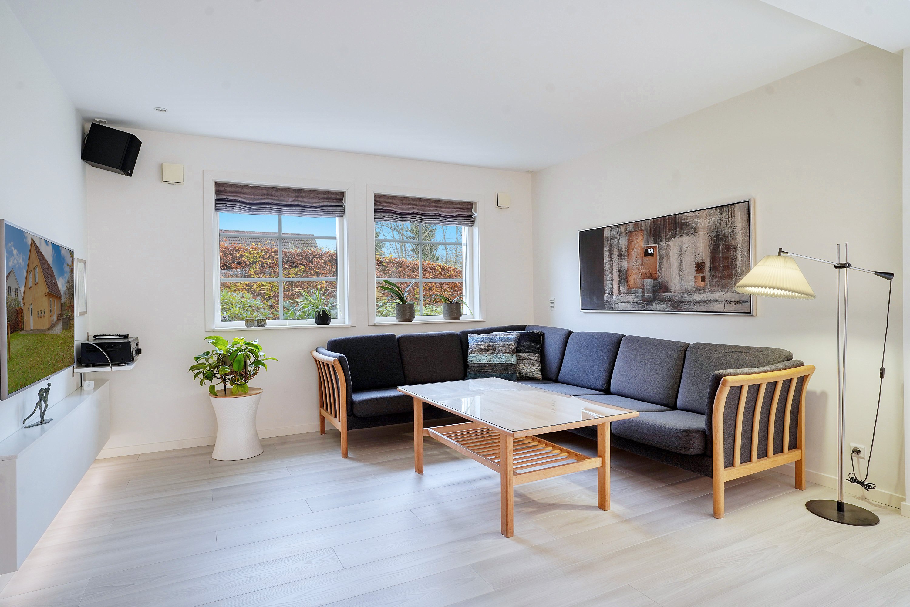 Fremhævet stue billede i fuldskærmstilstand. Billede af Stavnsholt Gydevej 142C, 3520 Farum