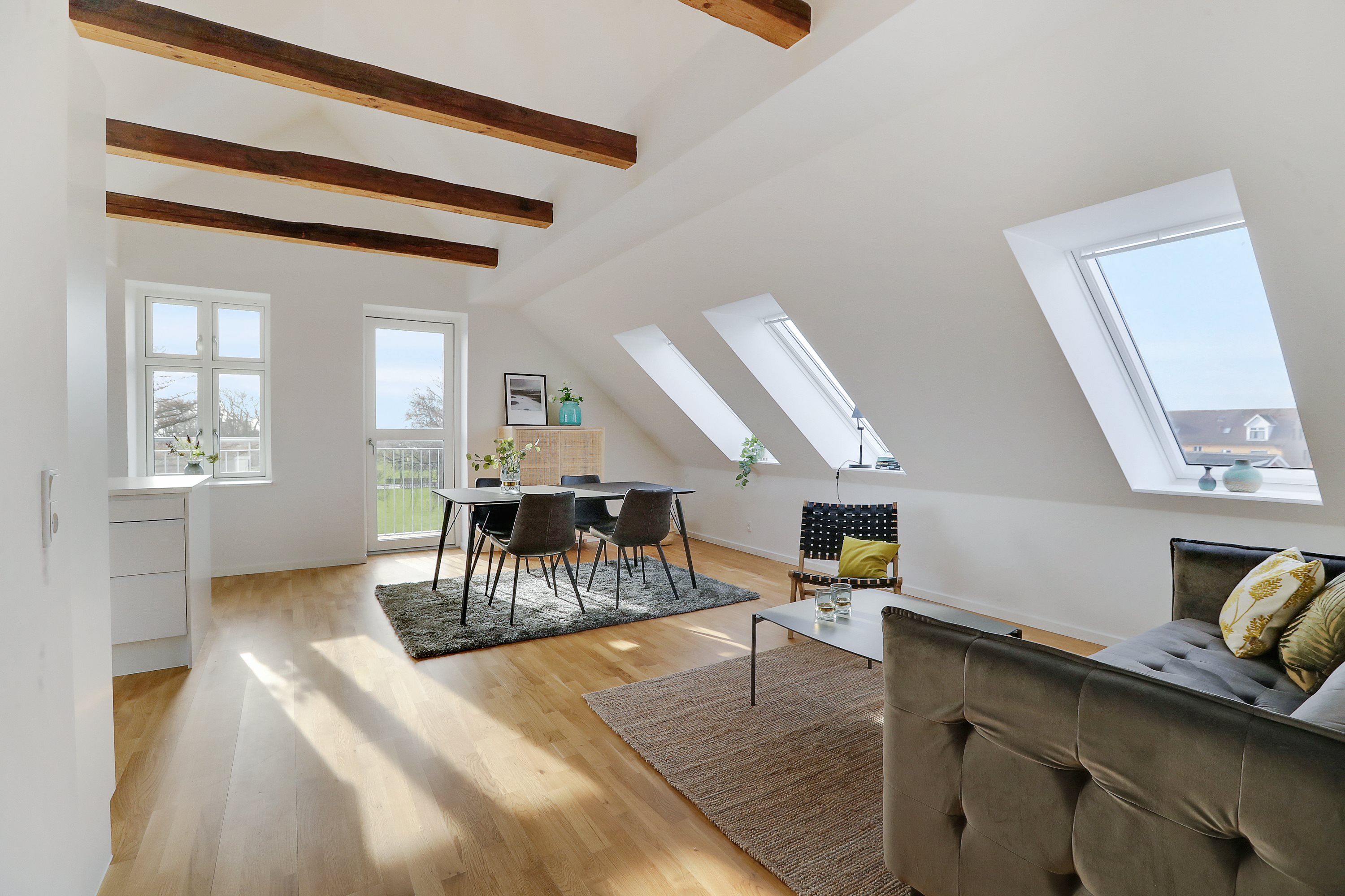 Fremhævet stue billede i fuldskærmstilstand. Billede af Østergade 2C, 2., 9370 Hals