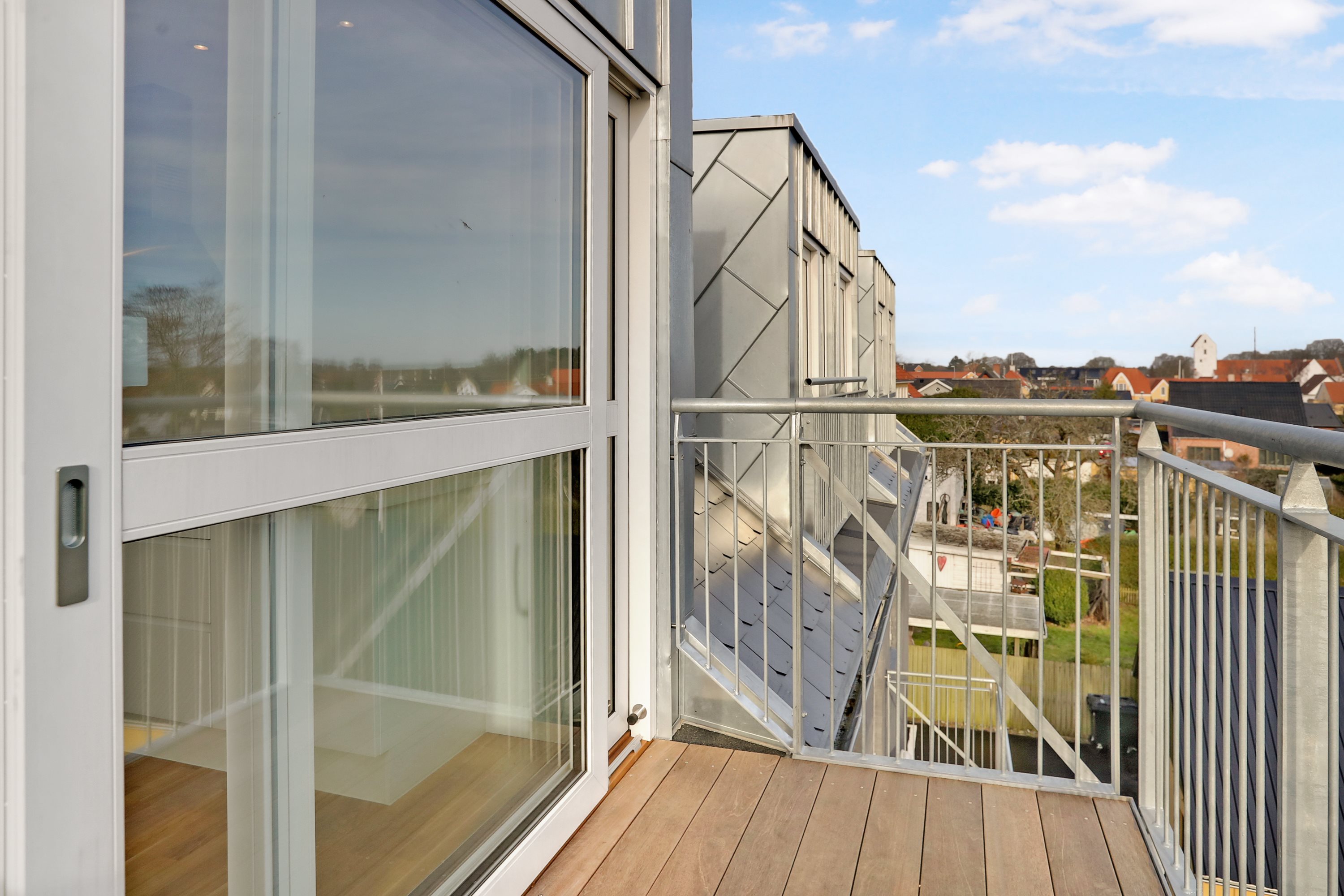 Fremhævet altan billede i fuldskærmstilstand. Billede af Østergade 2C, 2., 9370 Hals