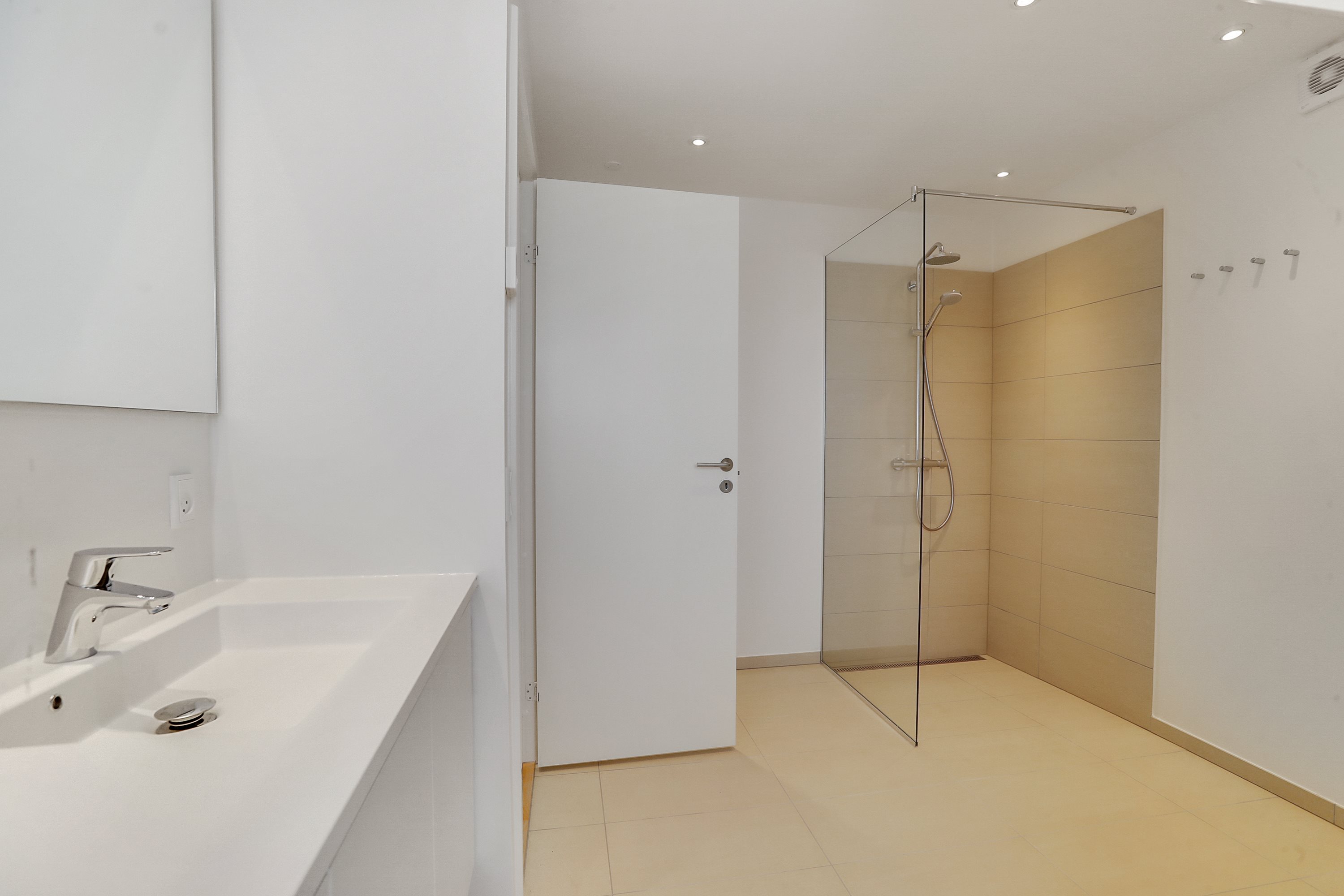 Fremhævet badeværelse billede i fuldskærmstilstand. Billede af Østergade 2C, 2., 9370 Hals