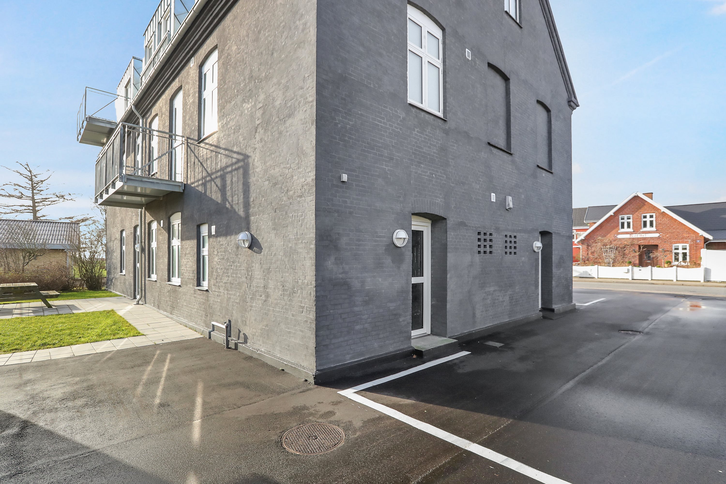 Fremhævet ejendom 1 billede i fuldskærmstilstand. Billede af Østergade 2C, 2., 9370 Hals