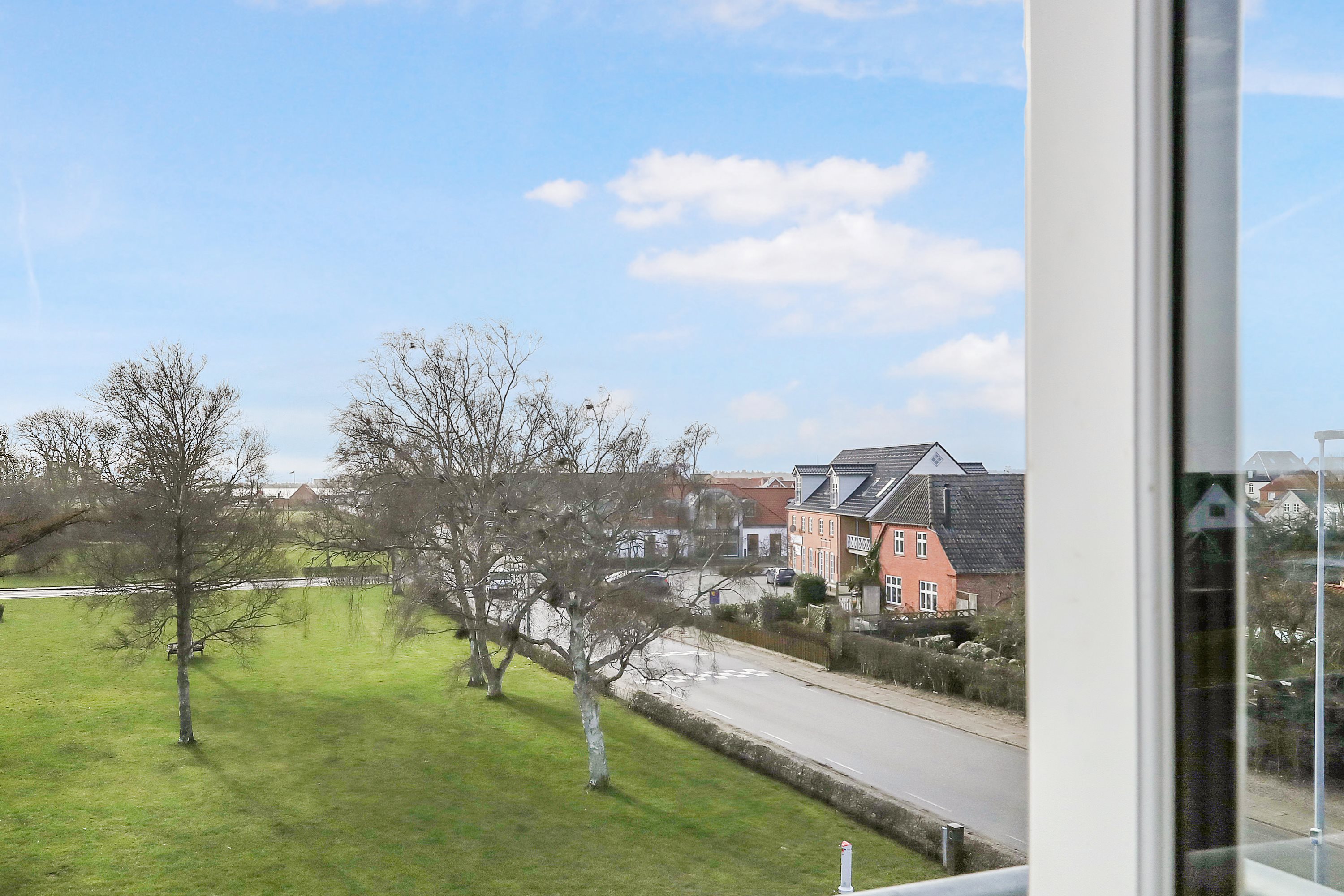 Fremhævet udsigt billede i fuldskærmstilstand. Billede af Østergade 2C, 2., 9370 Hals