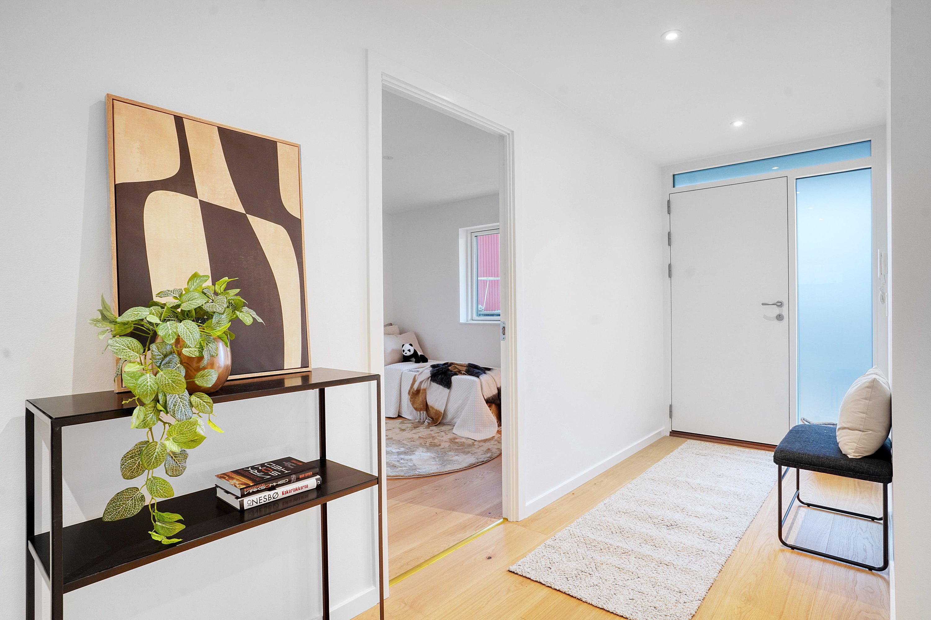 Fremhævet entré billede i fuldskærmstilstand. Billede af Bymidten 37, 1. a., 3500 Værløse