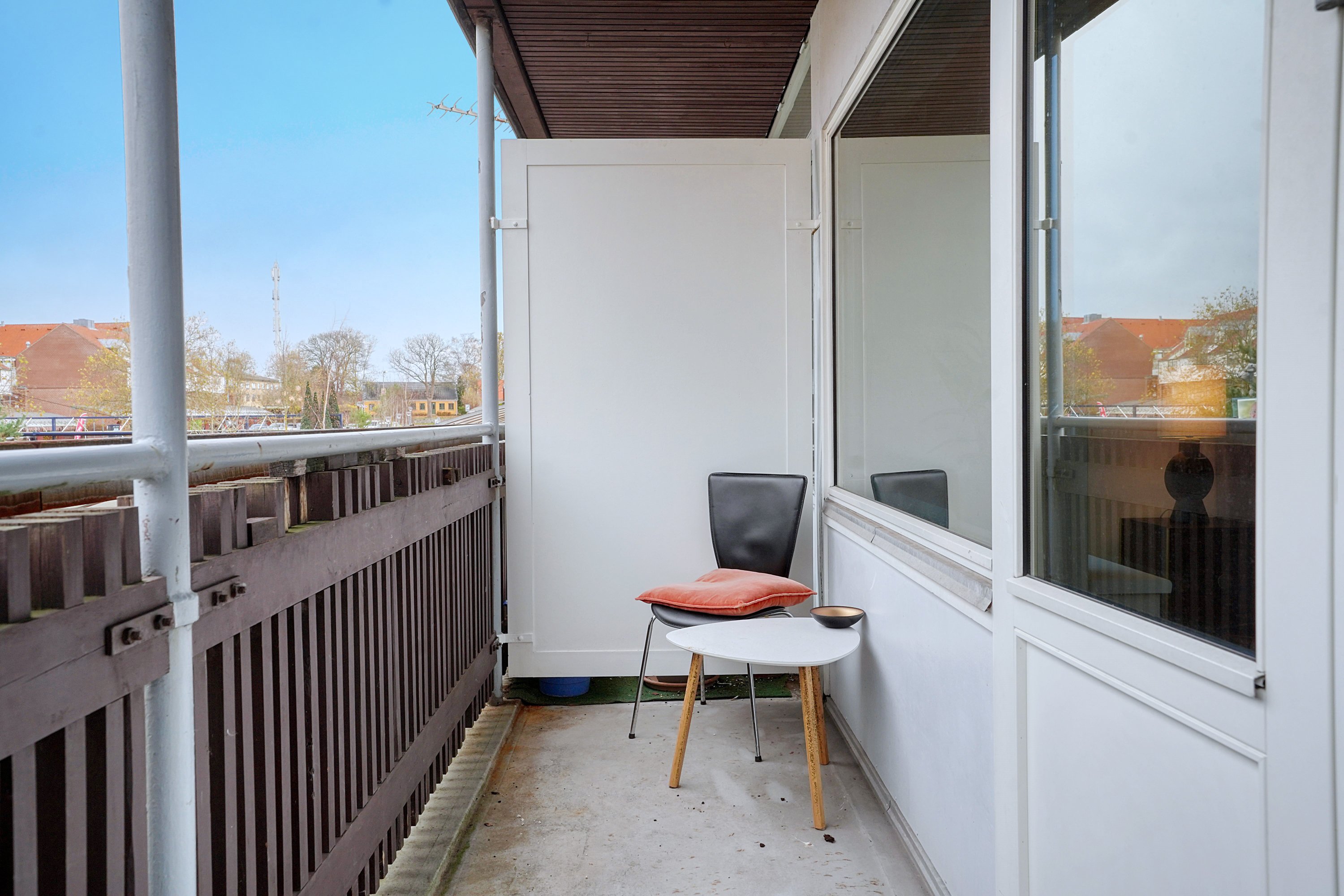 Fremhævet altan billede i fuldskærmstilstand. Billede af Bymidten 37, 1. a., 3500 Værløse