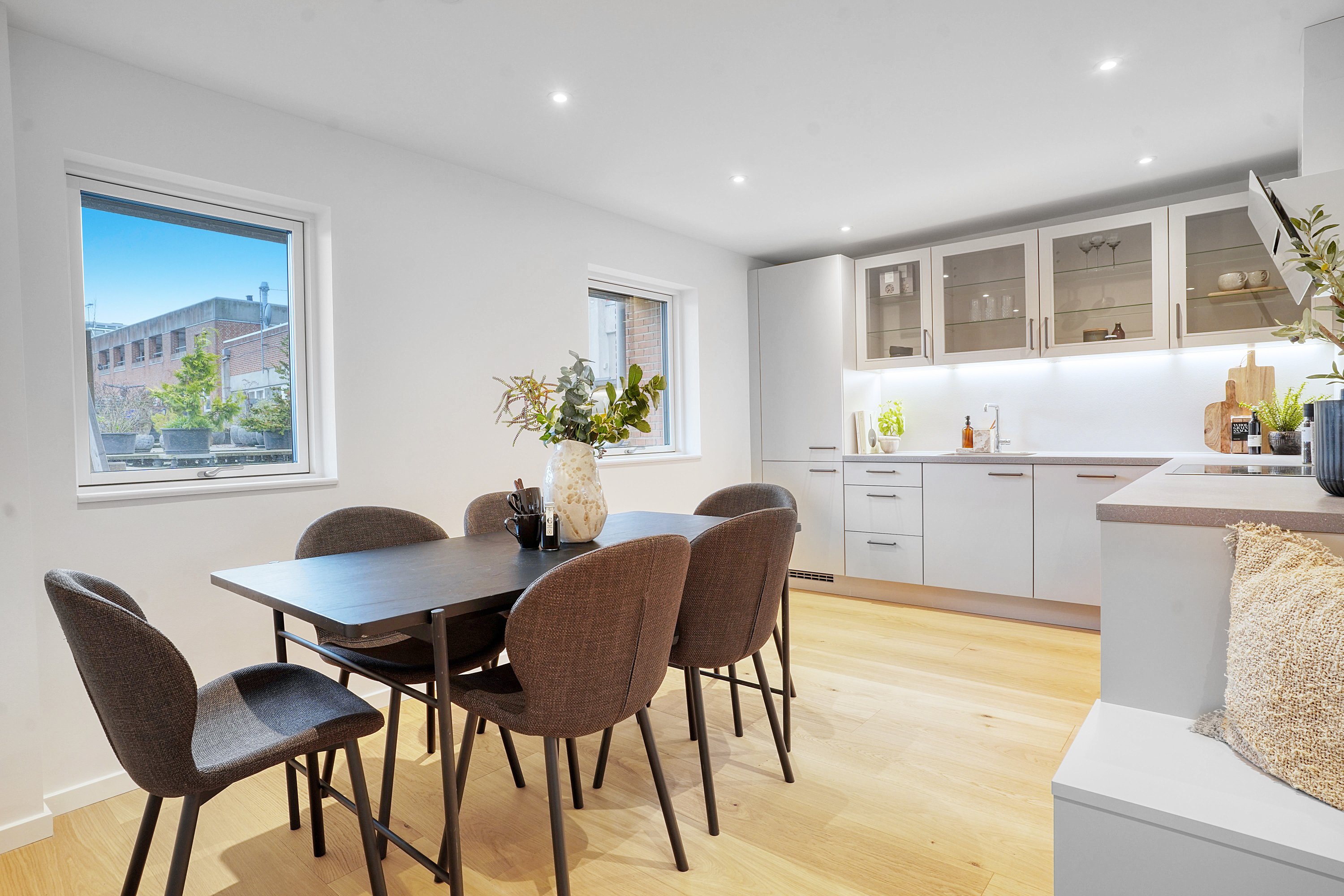 Fremhævet køkken billede i fuldskærmstilstand. Billede af Bymidten 37, 1. a., 3500 Værløse