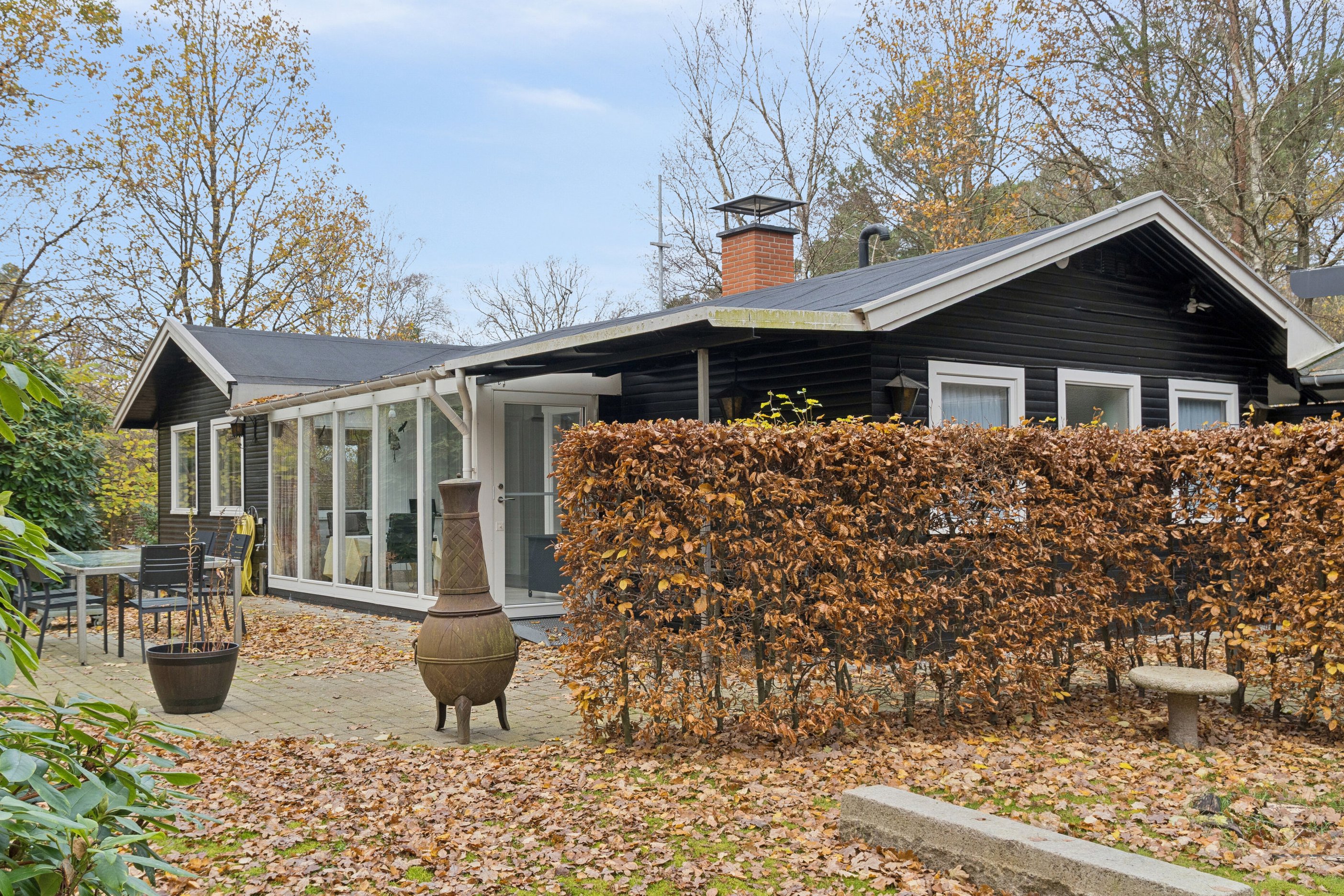 Fremhævet set fra haven billede i fuldskærmstilstand. Billede af Gyvelvej 1, Asserbo, 3300 Frederiksværk