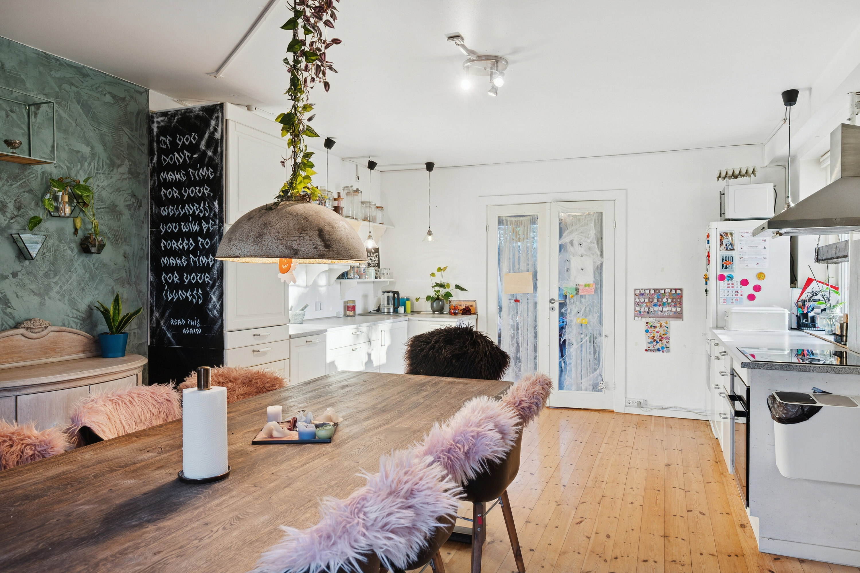 Fremhævet køkken alrum billede i fuldskærmstilstand. Billede af Sønderkær 24, 2650 Hvidovre