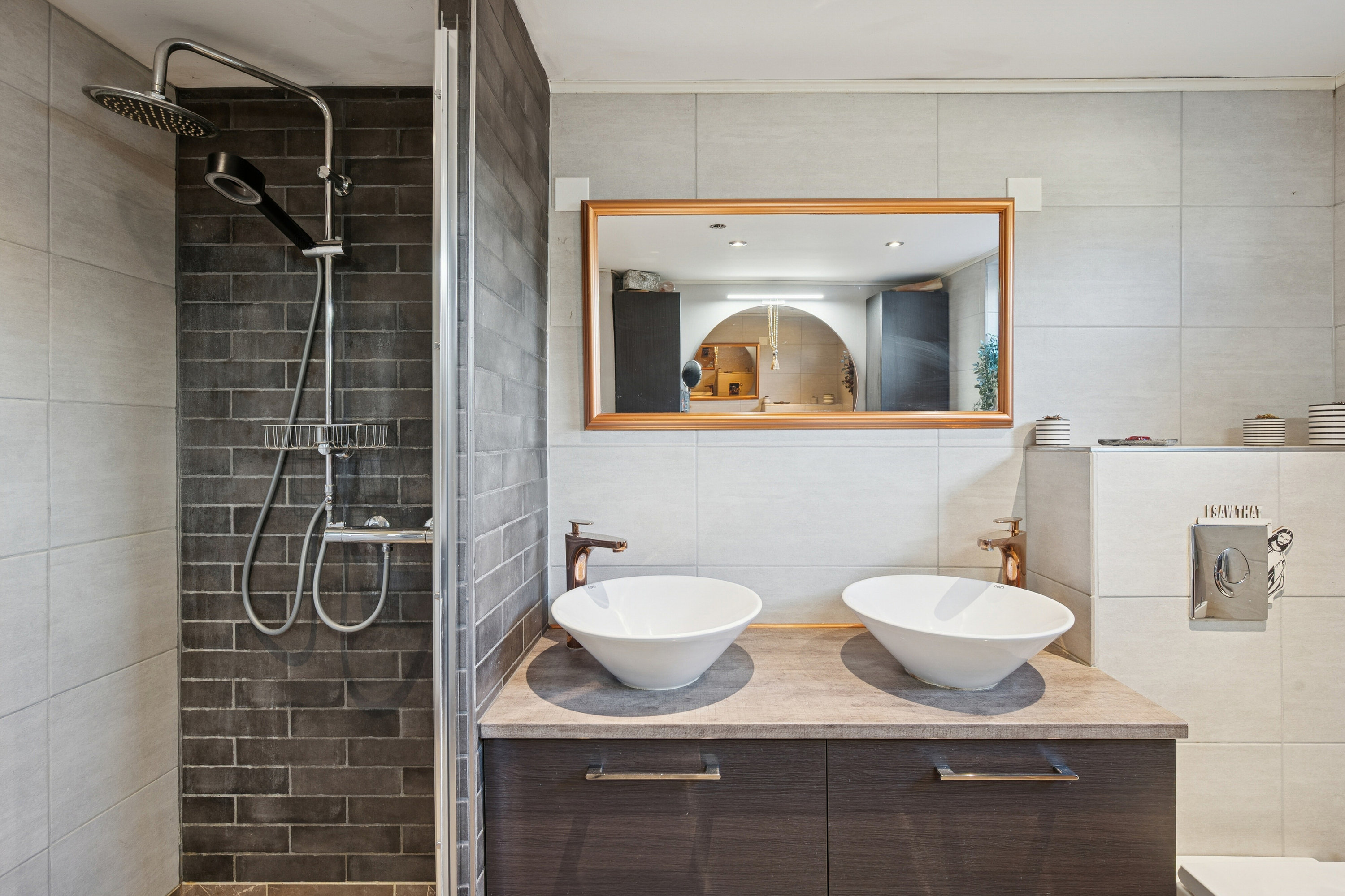 Fremhævet badeværelse billede i fuldskærmstilstand. Billede af Sønderkær 24, 2650 Hvidovre