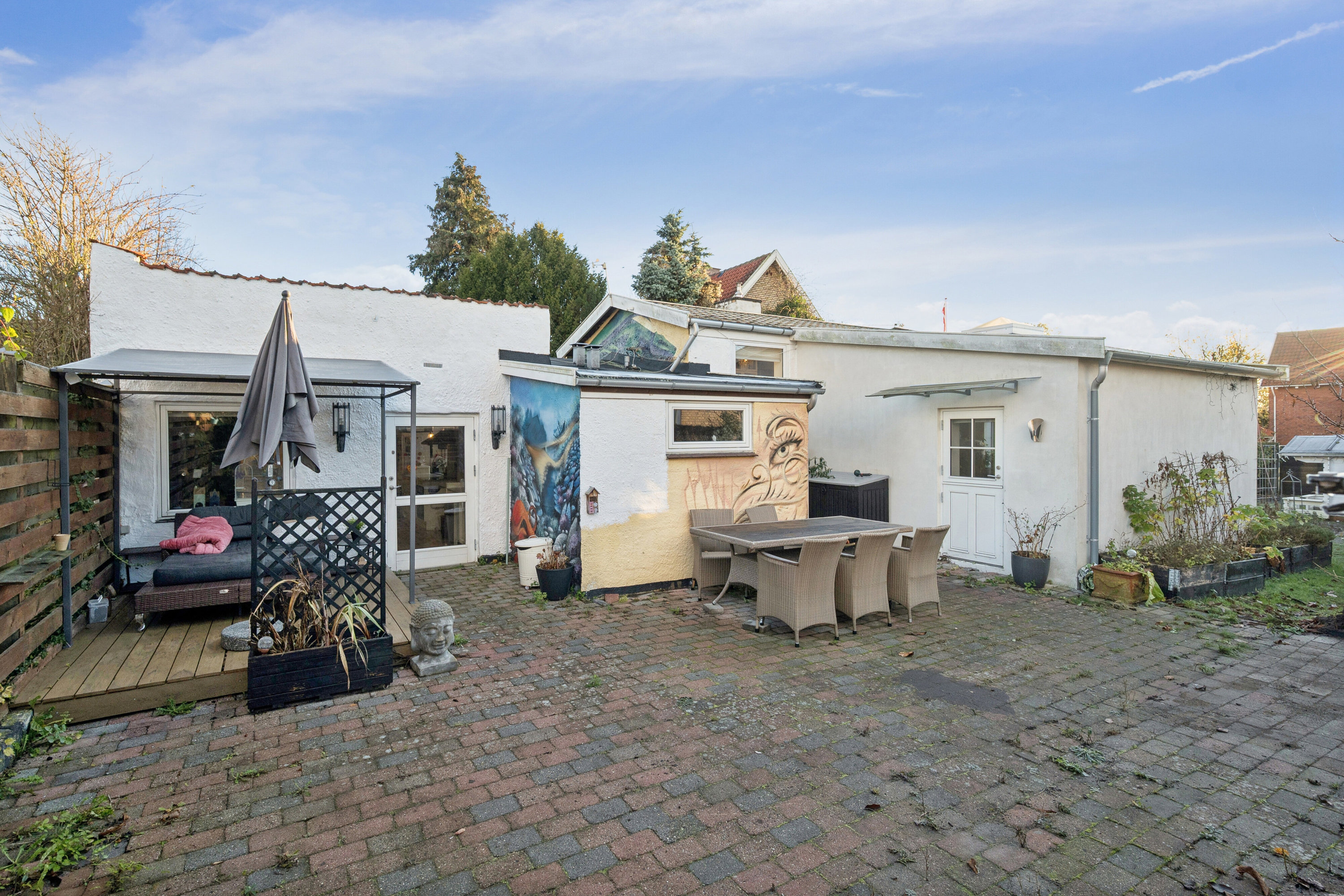 Fremhævet set fra vejen billede i fuldskærmstilstand. Billede af Sønderkær 24, 2650 Hvidovre