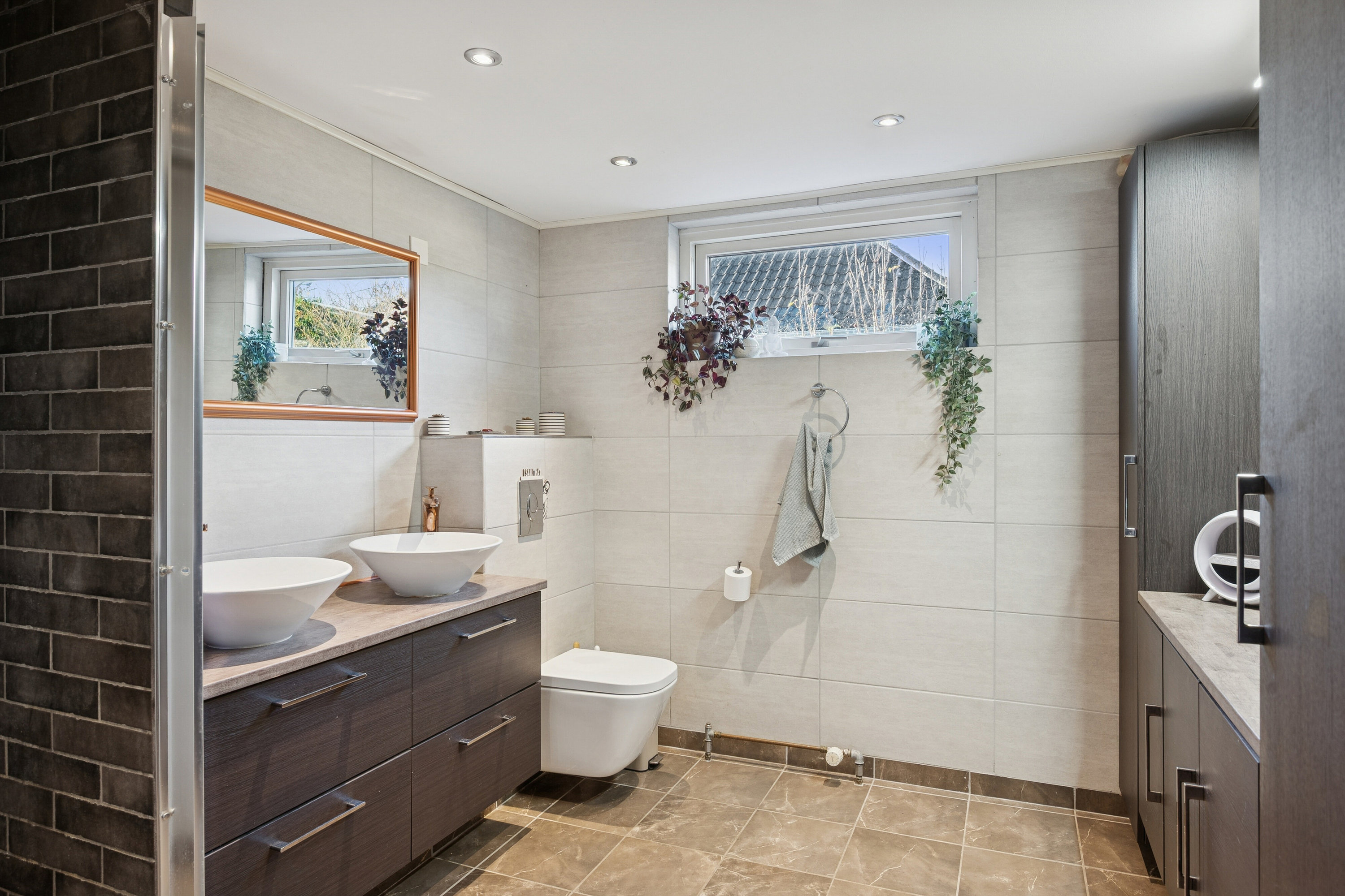 Fremhævet badeværelse billede i fuldskærmstilstand. Billede af Sønderkær 24, 2650 Hvidovre