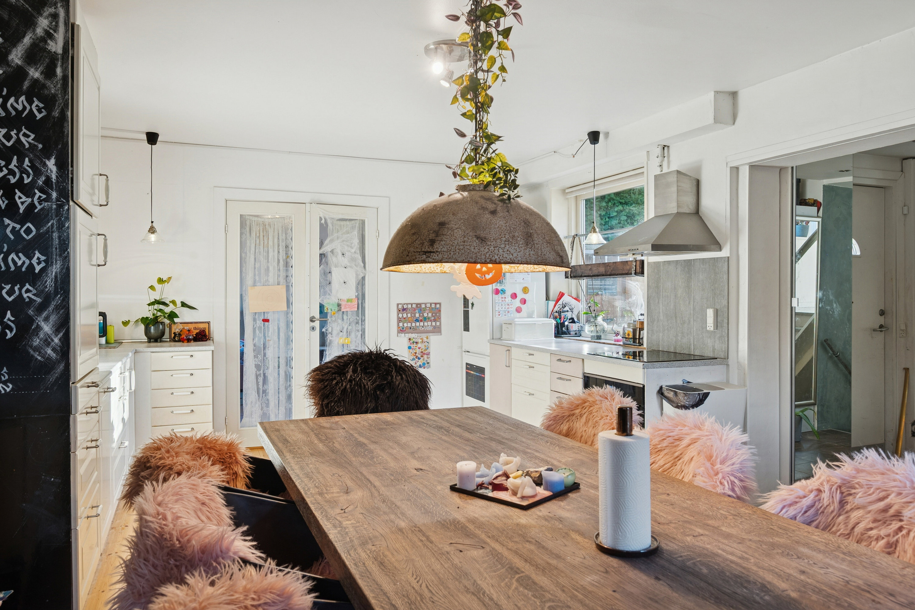 Fremhævet køkken alrum billede i fuldskærmstilstand. Billede af Sønderkær 24, 2650 Hvidovre