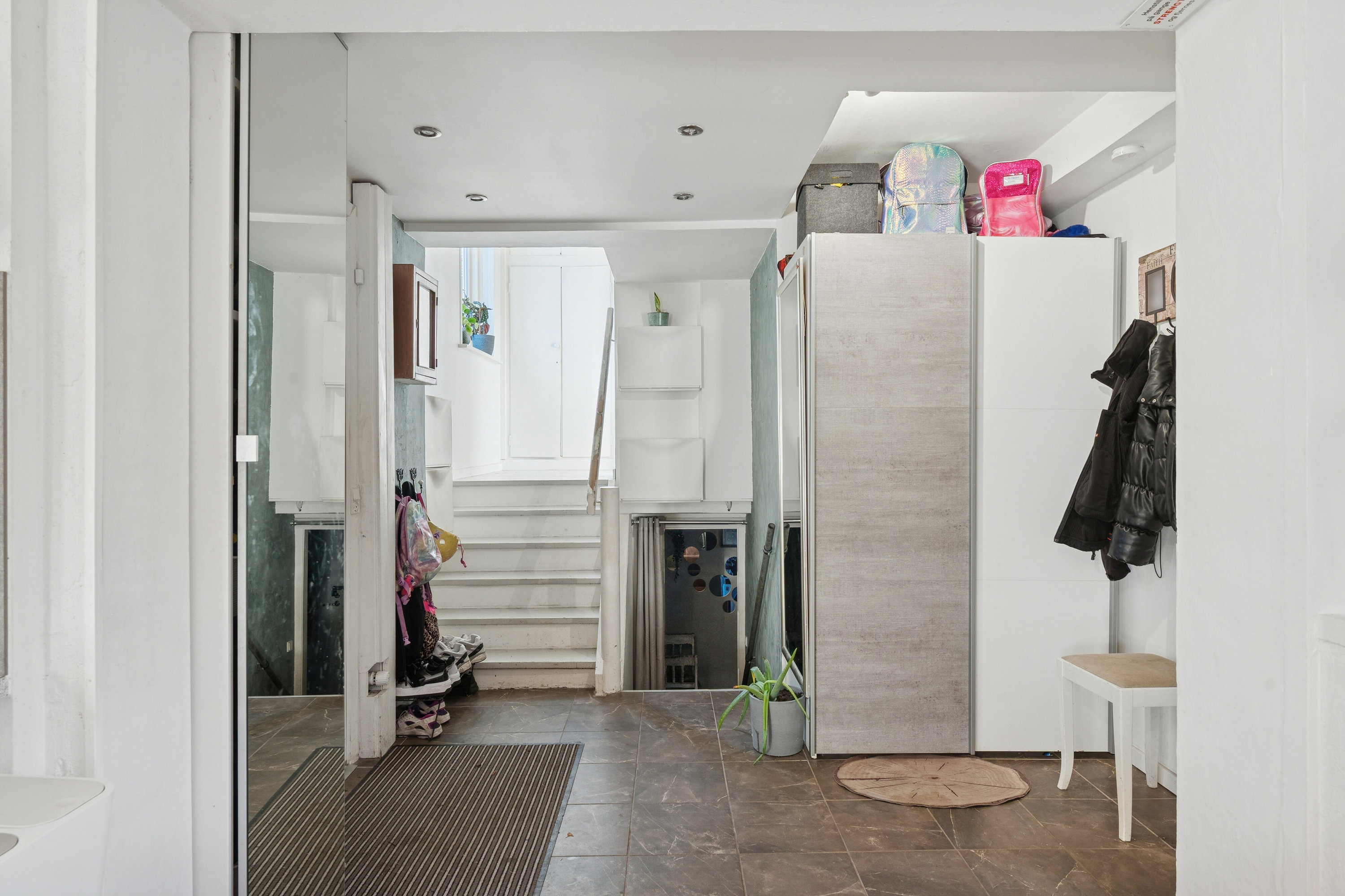 Fremhævet gang billede i fuldskærmstilstand. Billede af Sønderkær 24, 2650 Hvidovre