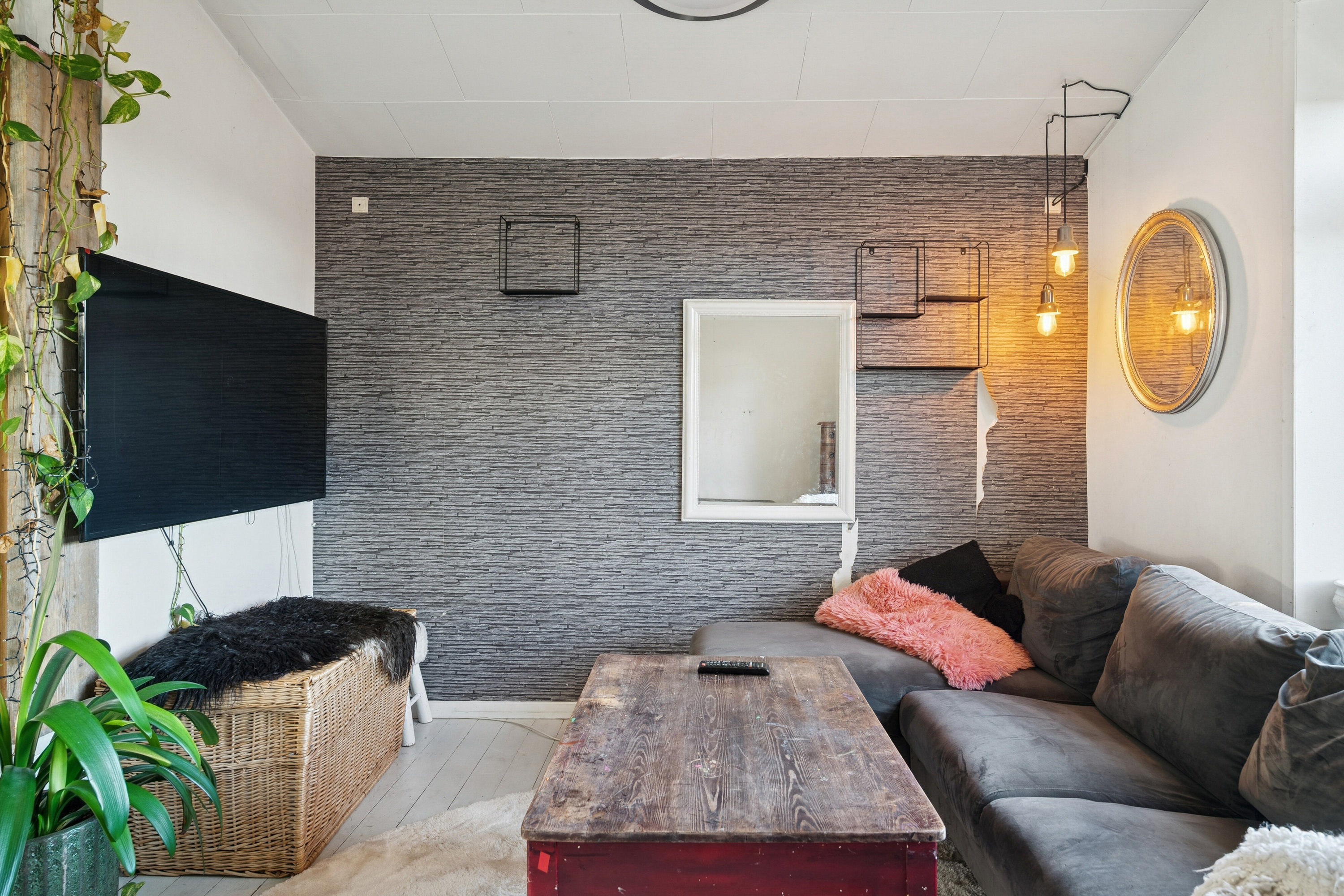 Fremhævet stue billede i fuldskærmstilstand. Billede af Sønderkær 24, 2650 Hvidovre