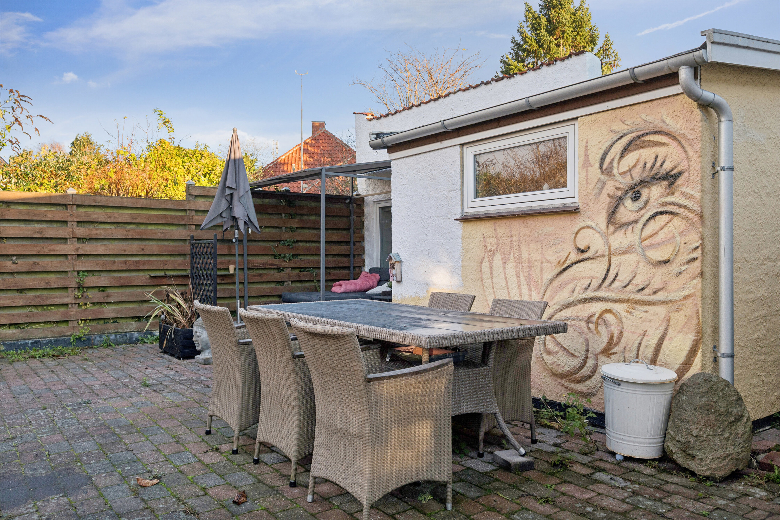 Fremhævet terrasse billede i fuldskærmstilstand. Billede af Sønderkær 24, 2650 Hvidovre