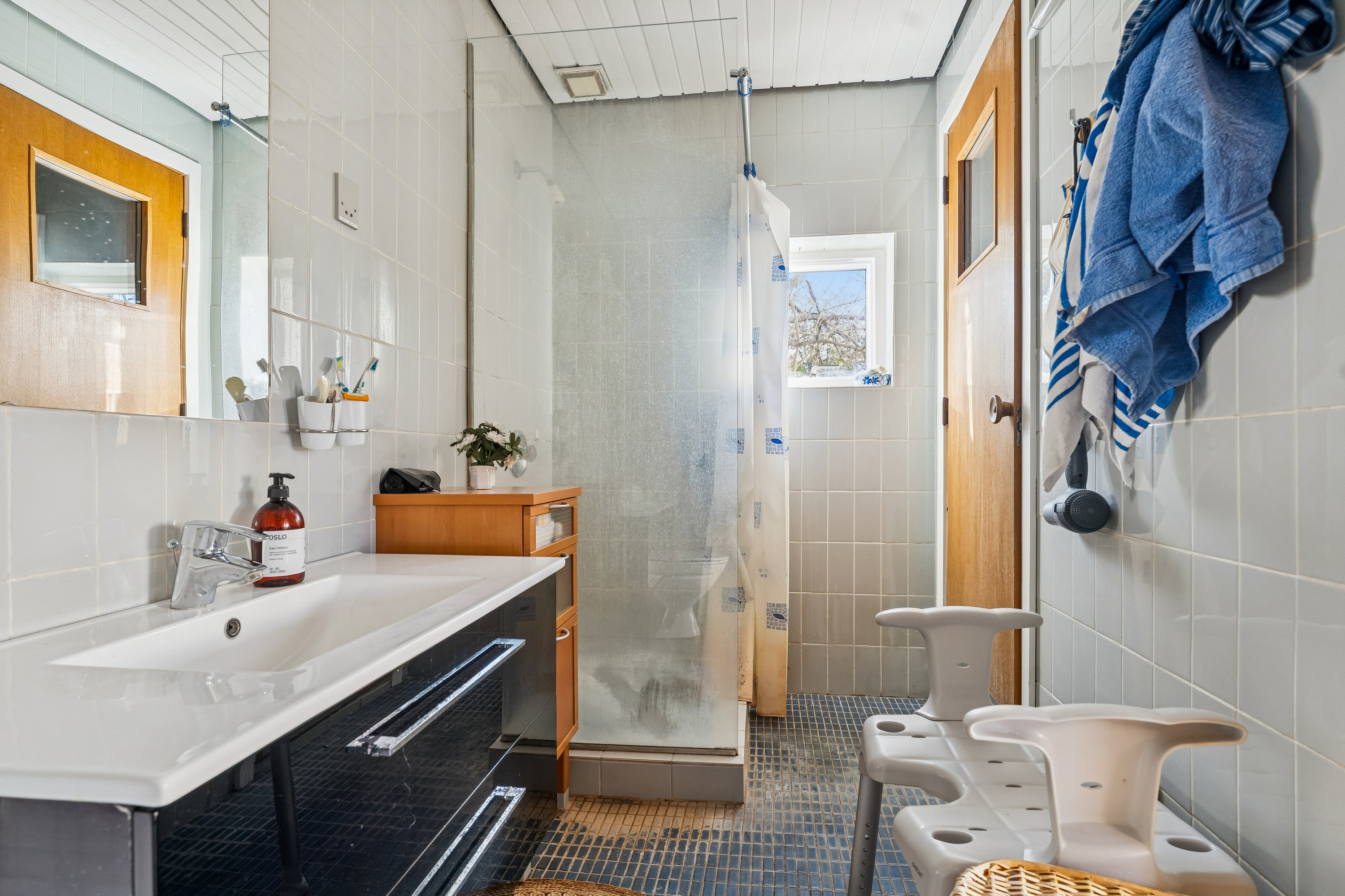 Fremhævet badeværelse billede i fuldskærmstilstand. Billede af Nattergalevej 4, 8990 Fårup