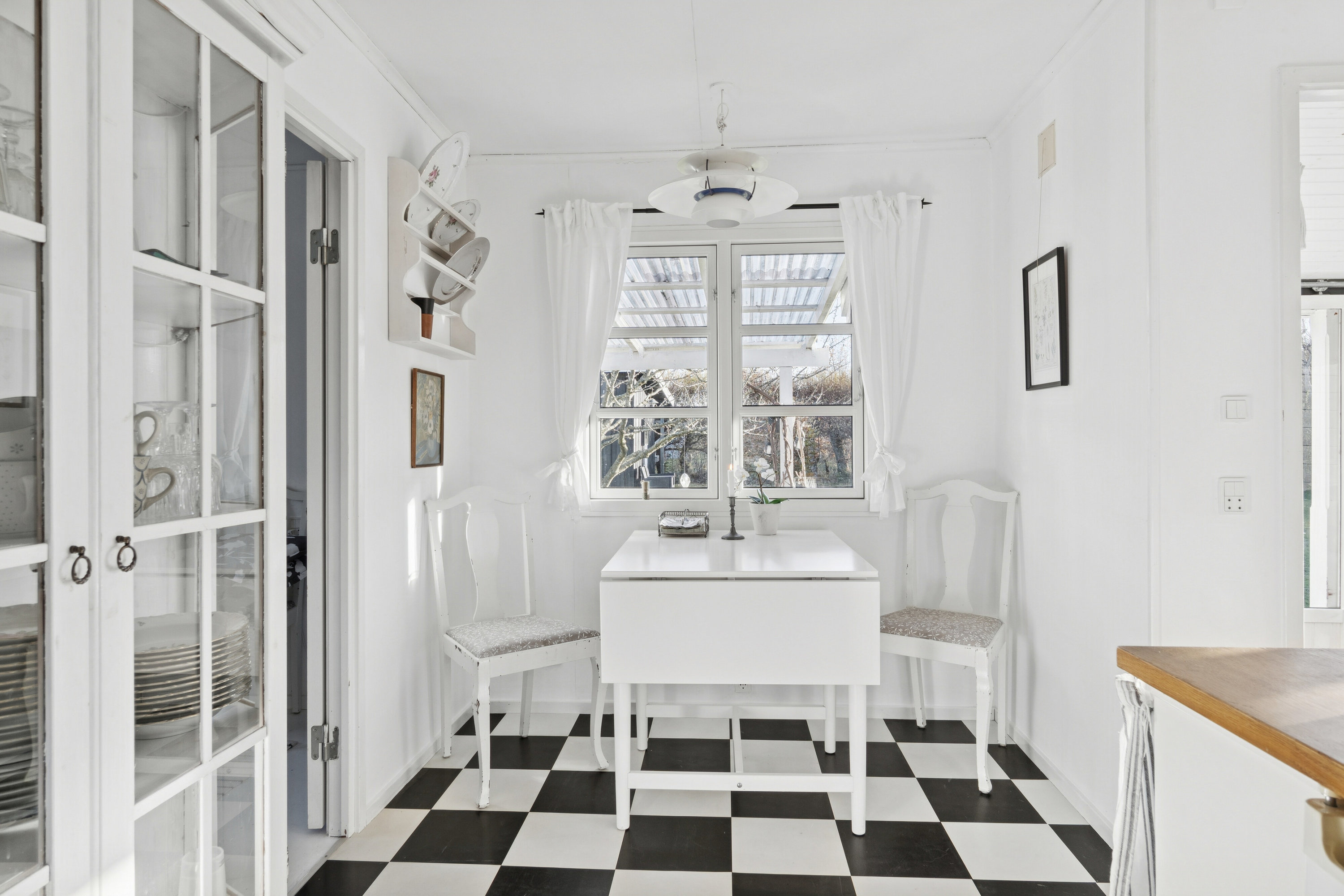 Fremhævet spisestue billede i fuldskærmstilstand. Billede af Engløbet 3, Højby Lyng, 4573 Højby