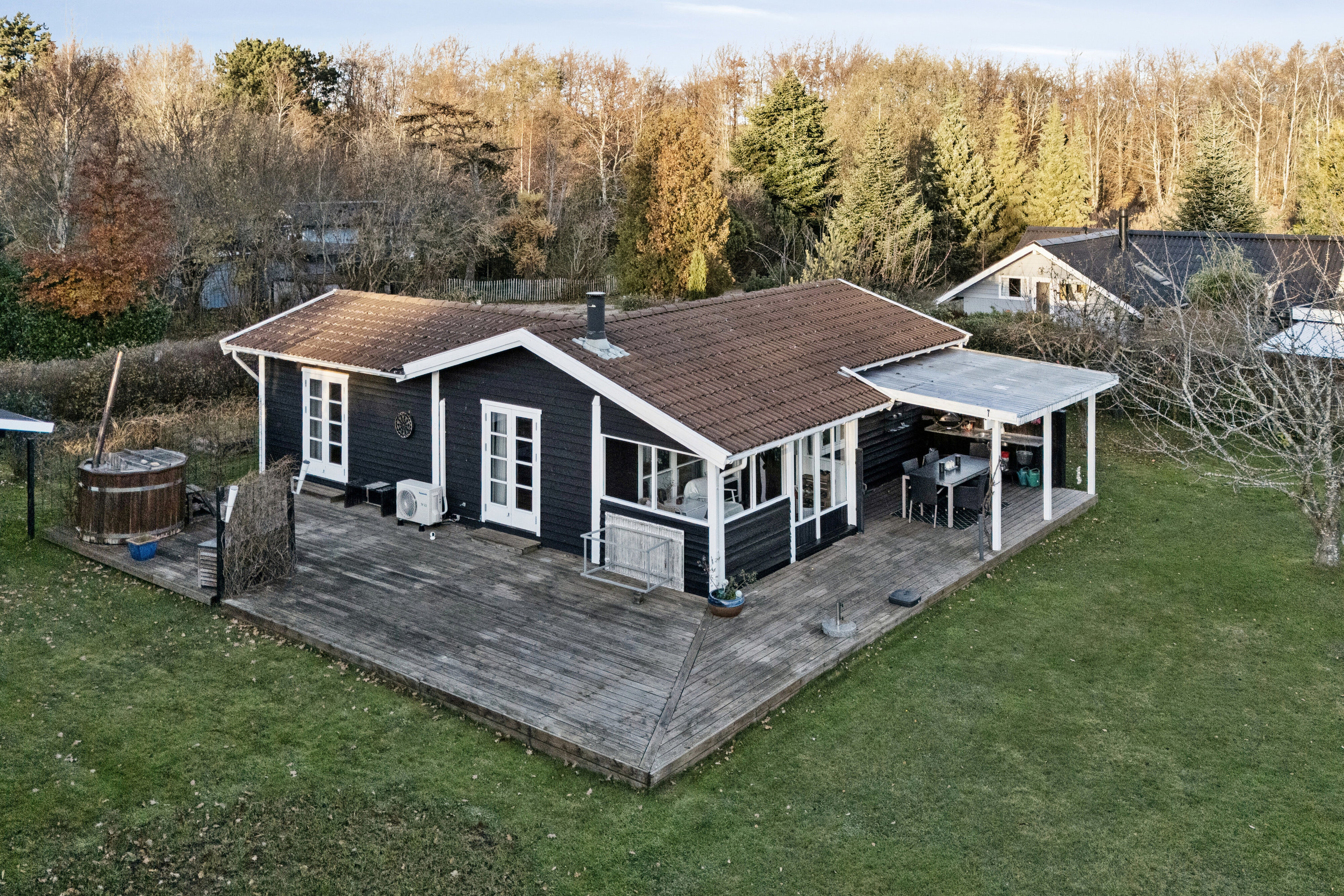 Fremhævet set fra haven billede i fuldskærmstilstand. Billede af Engløbet 3, Højby Lyng, 4573 Højby