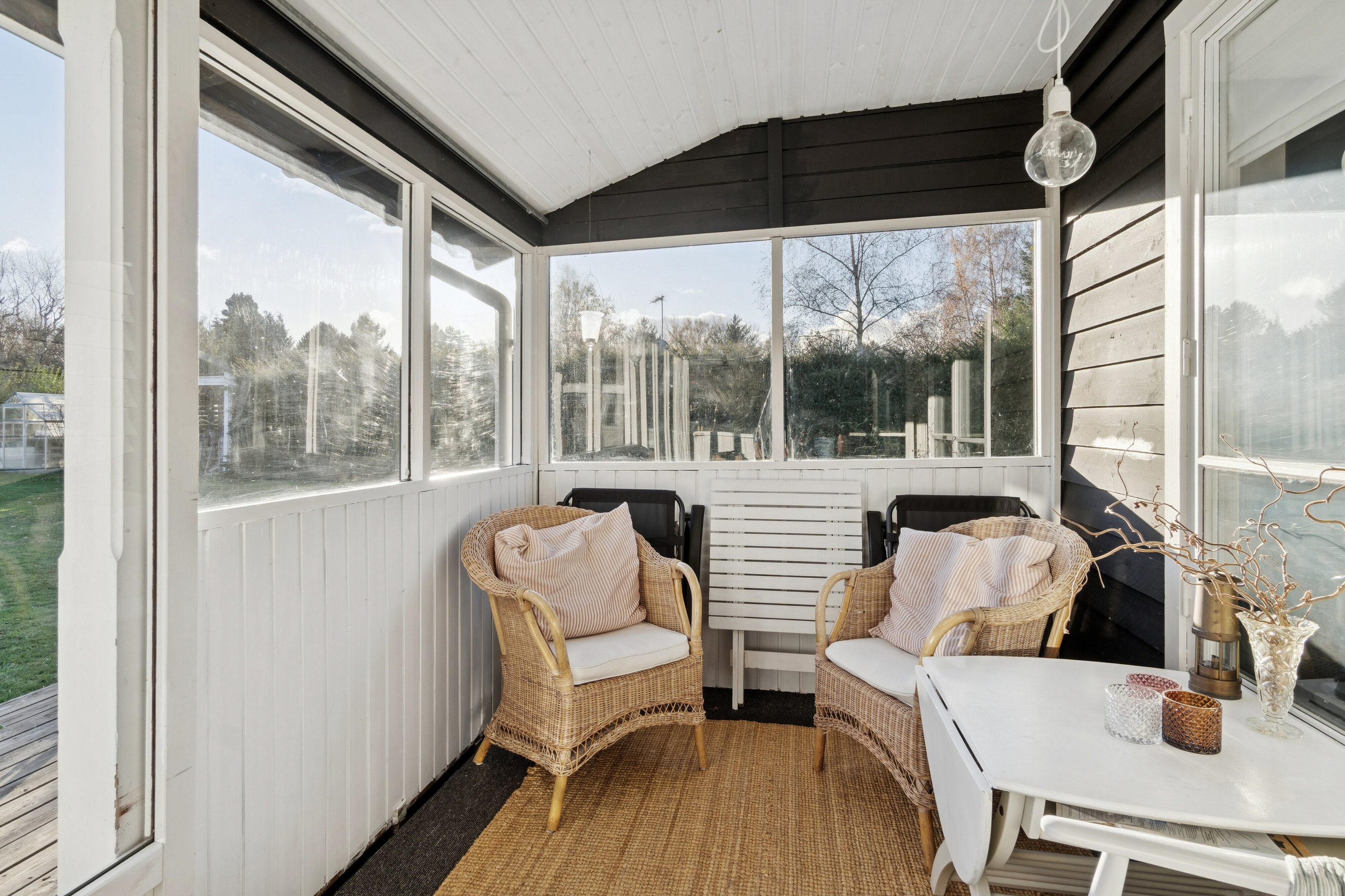 Fremhævet udestue billede i fuldskærmstilstand. Billede af Engløbet 3, Højby Lyng, 4573 Højby