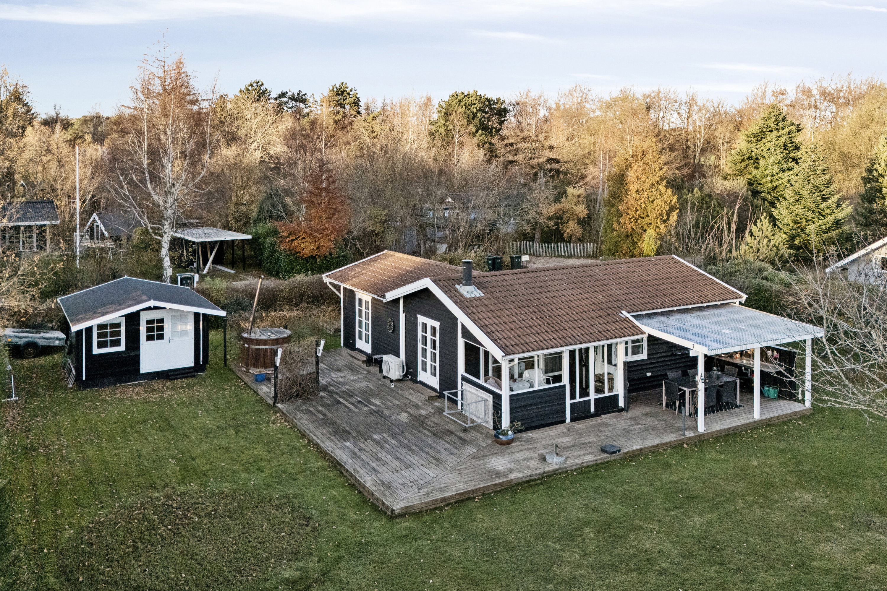 Miniaturebillede 1: set fra haven. Billede af Engløbet 3, Højby Lyng, 4573 Højby