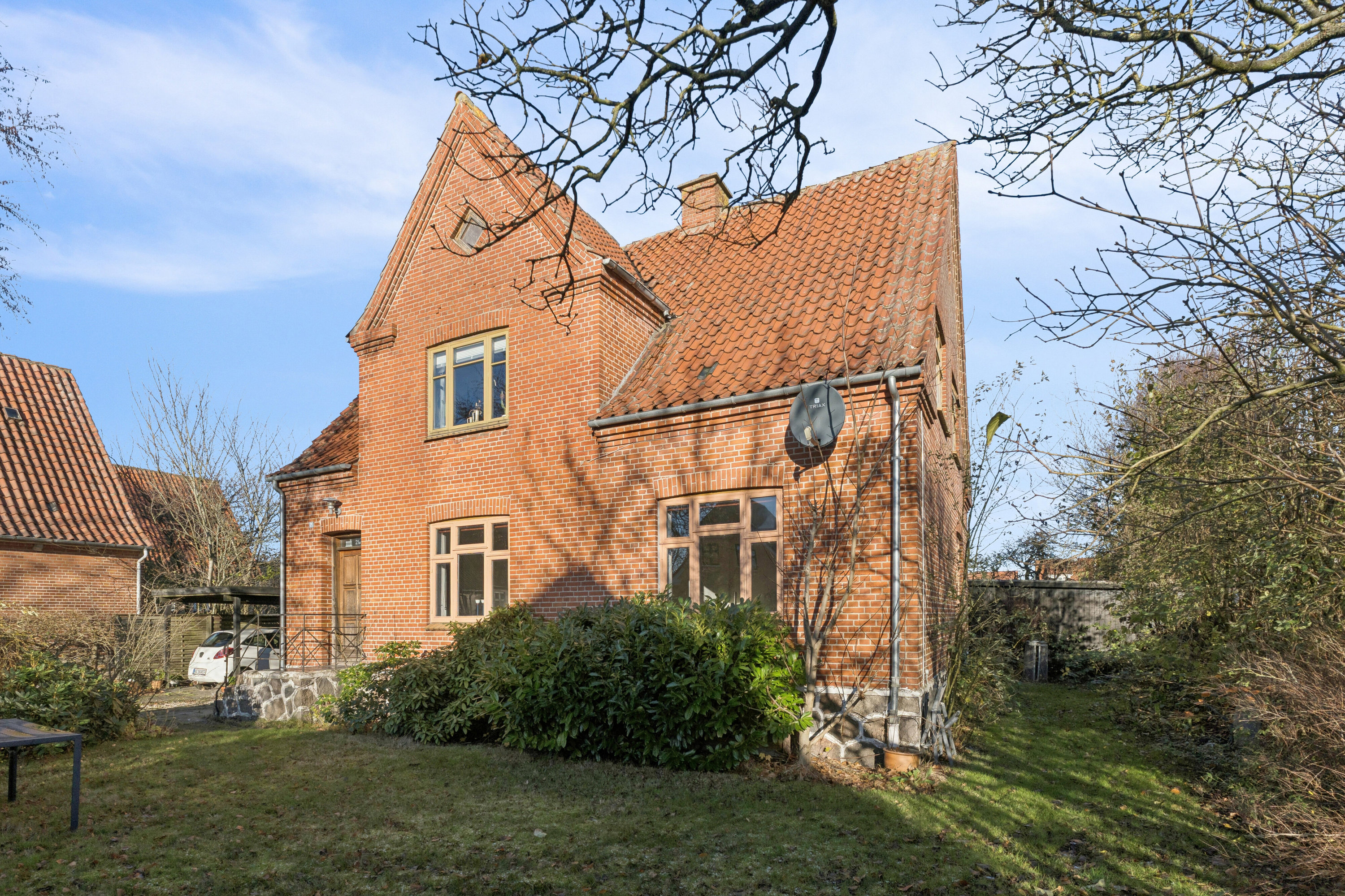 Fremhævet set fra vejen billede i fuldskærmstilstand. Billede af Frilandsvej 21, 1., 9800 Hjørring