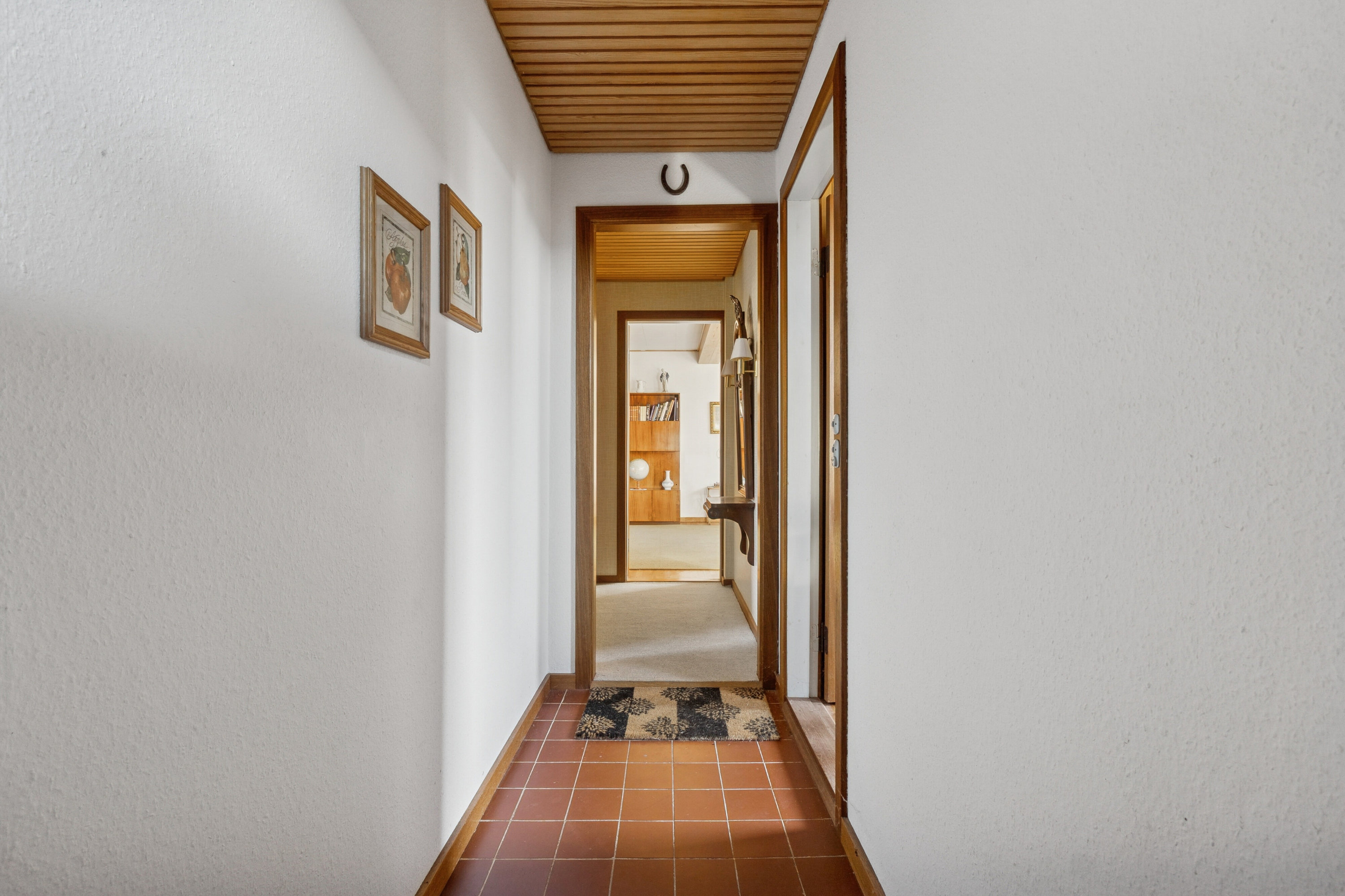 Fremhævet gang billede i fuldskærmstilstand. Billede af Vesterkærsvej 13, 2650 Hvidovre