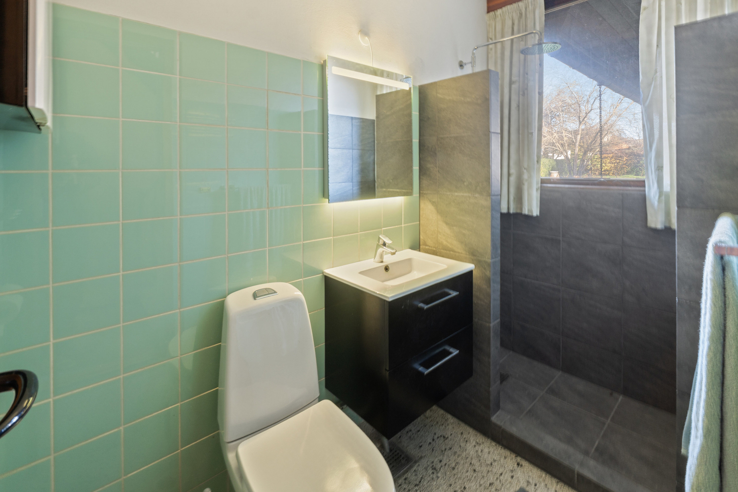 Fremhævet badeværelse billede i fuldskærmstilstand. Billede af Vesterkærsvej 13, 2650 Hvidovre