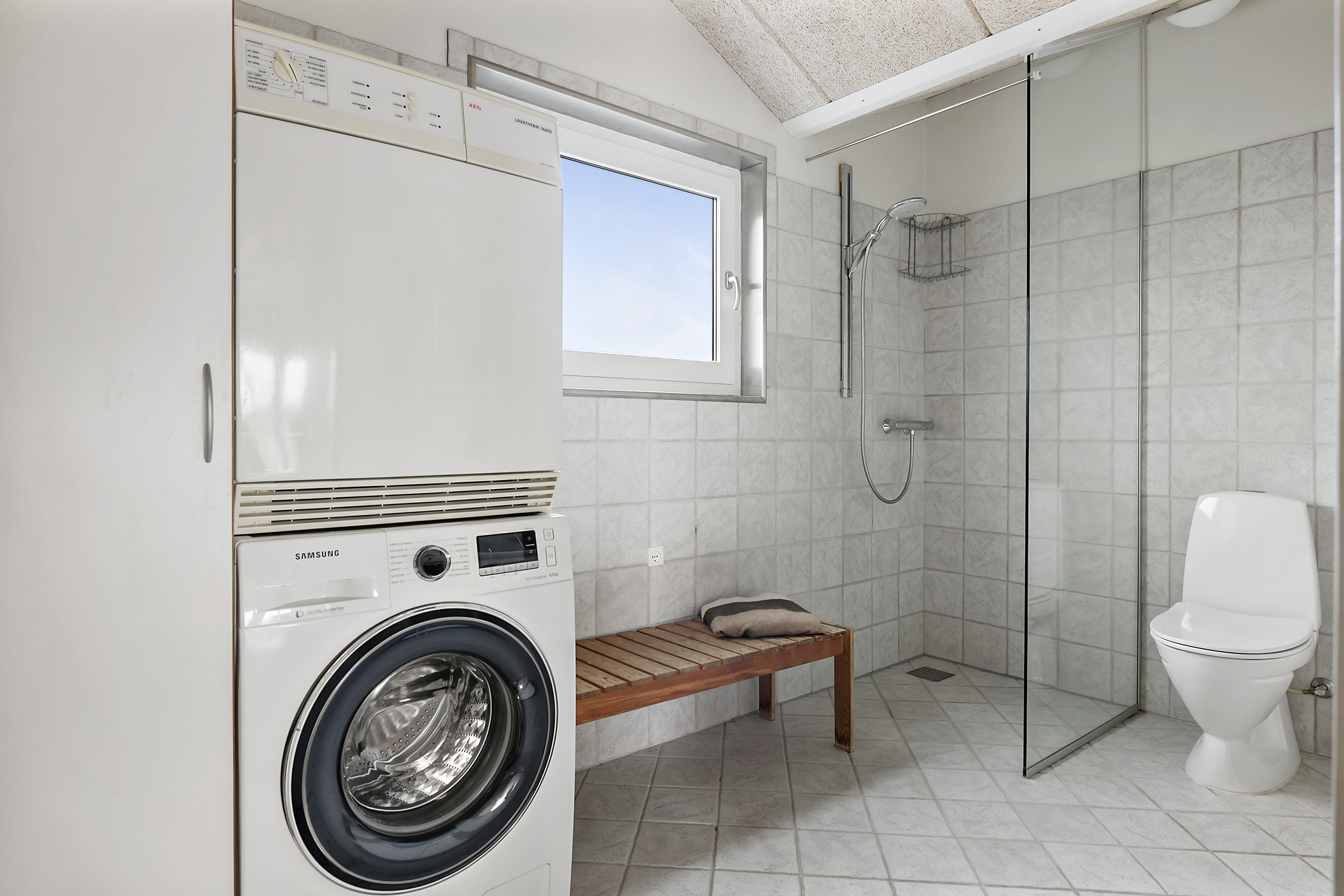 Fremhævet badeværelse billede i fuldskærmstilstand. Billede af Strandklitten 16, Tornby, 9850 Hirtshals