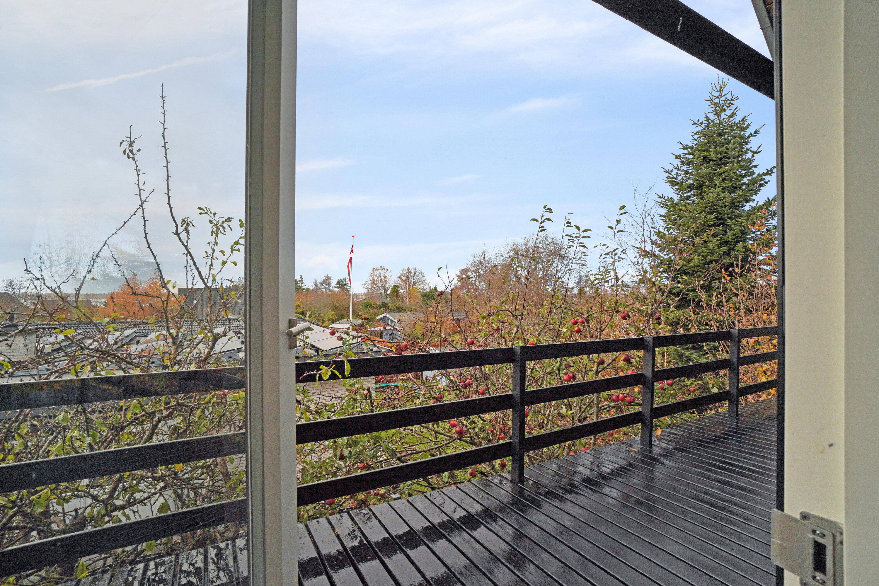 Fremhævet altan billede i fuldskærmstilstand. Billede af Hirsevej 21, 4040 Jyllinge