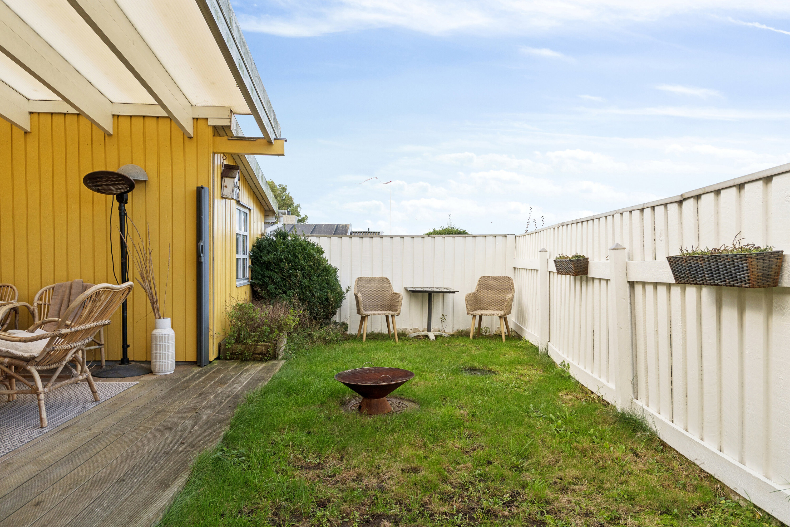 Fremhævet terrasse billede i fuldskærmstilstand. Billede af Østre Strandvej 281, Hasmark Strand, 5450 Otterup