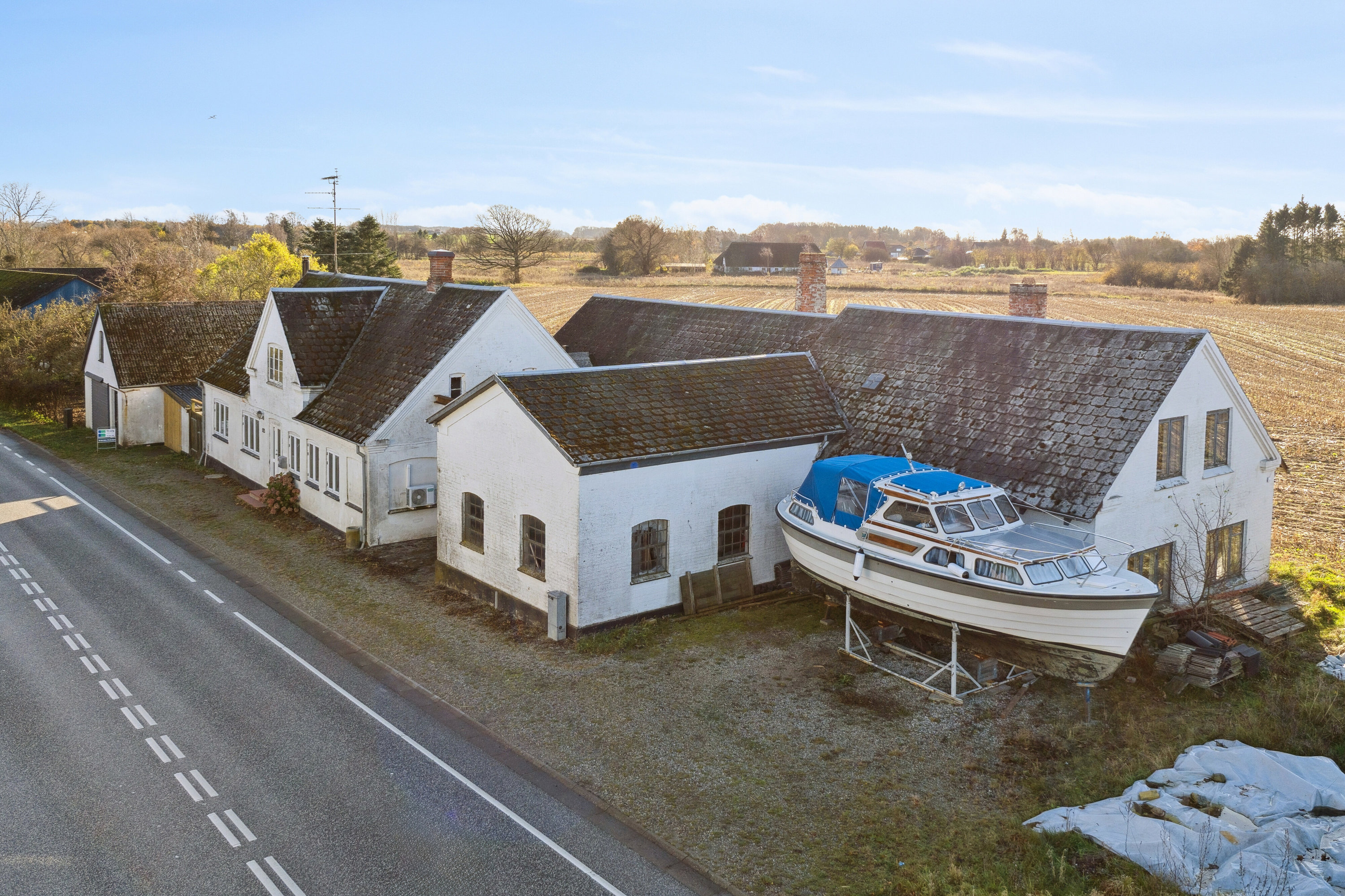 Miniaturebillede 2: set fra vejen. Billede af Fåborgvej 123, 5762 Vester Skerninge