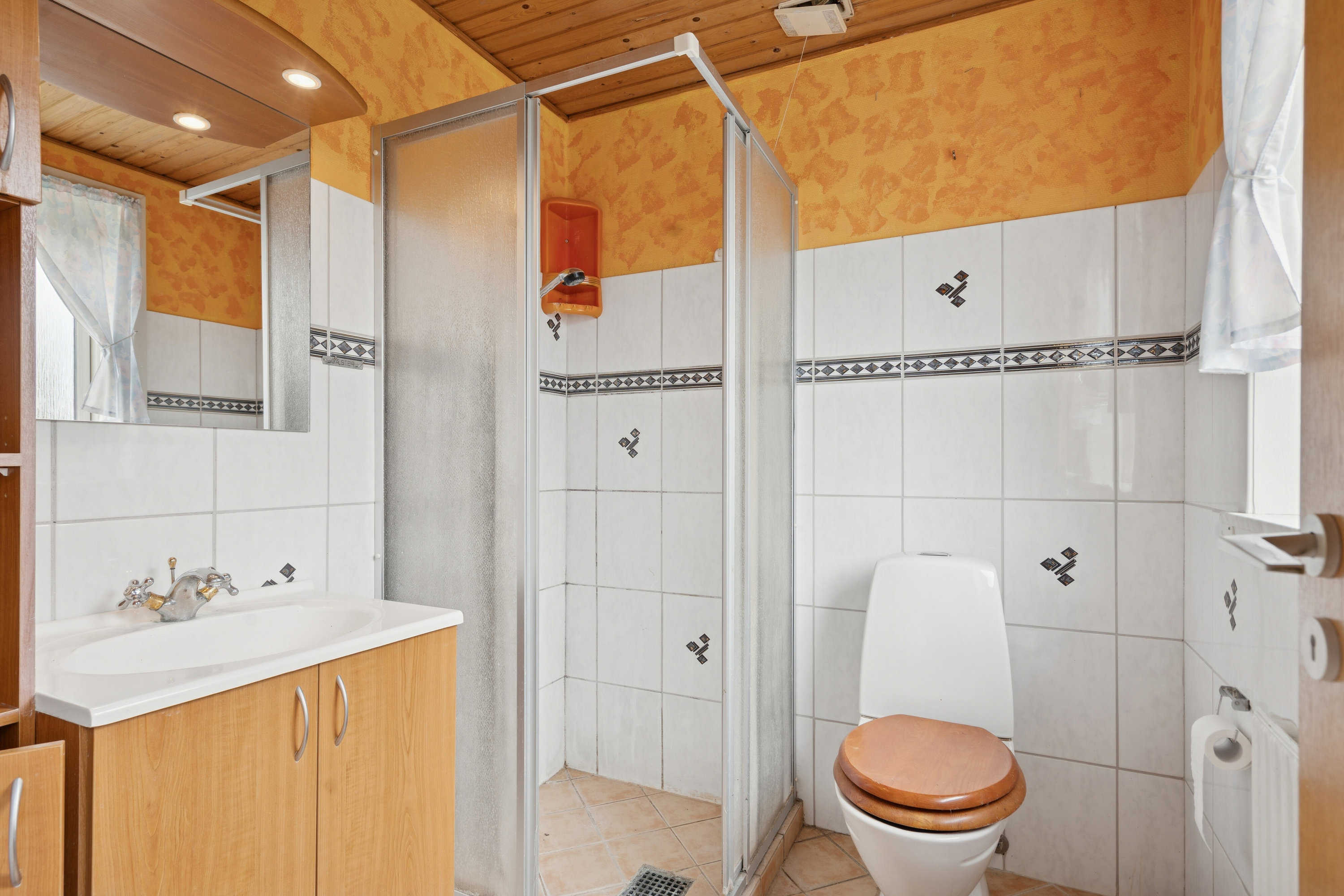 Fremhævet badeværelse billede i fuldskærmstilstand. Billede af Mågevej 29, 5772 Kværndrup