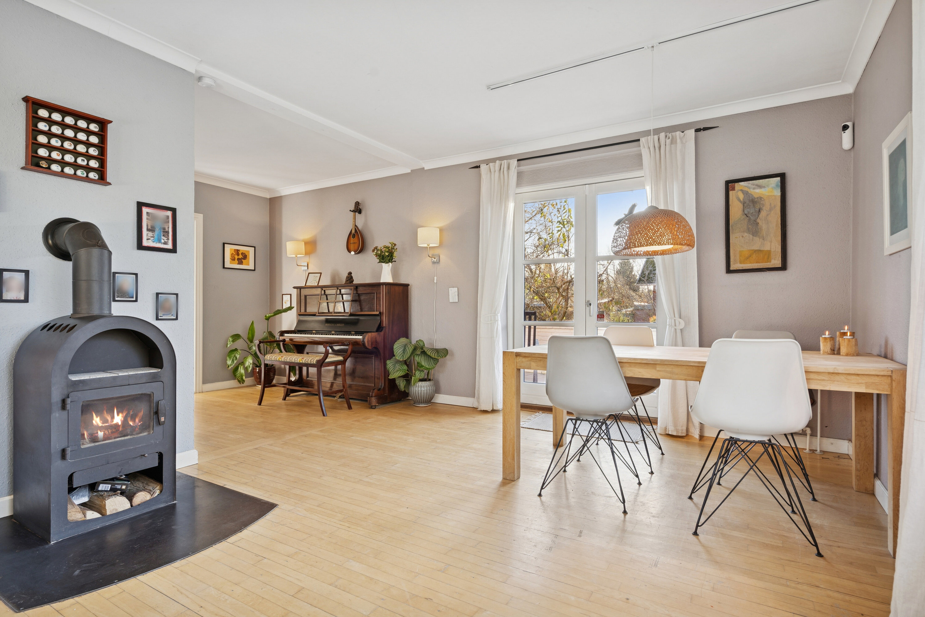 Fremhævet stue billede i fuldskærmstilstand. Billede af Annasvej 10, 4600 Køge