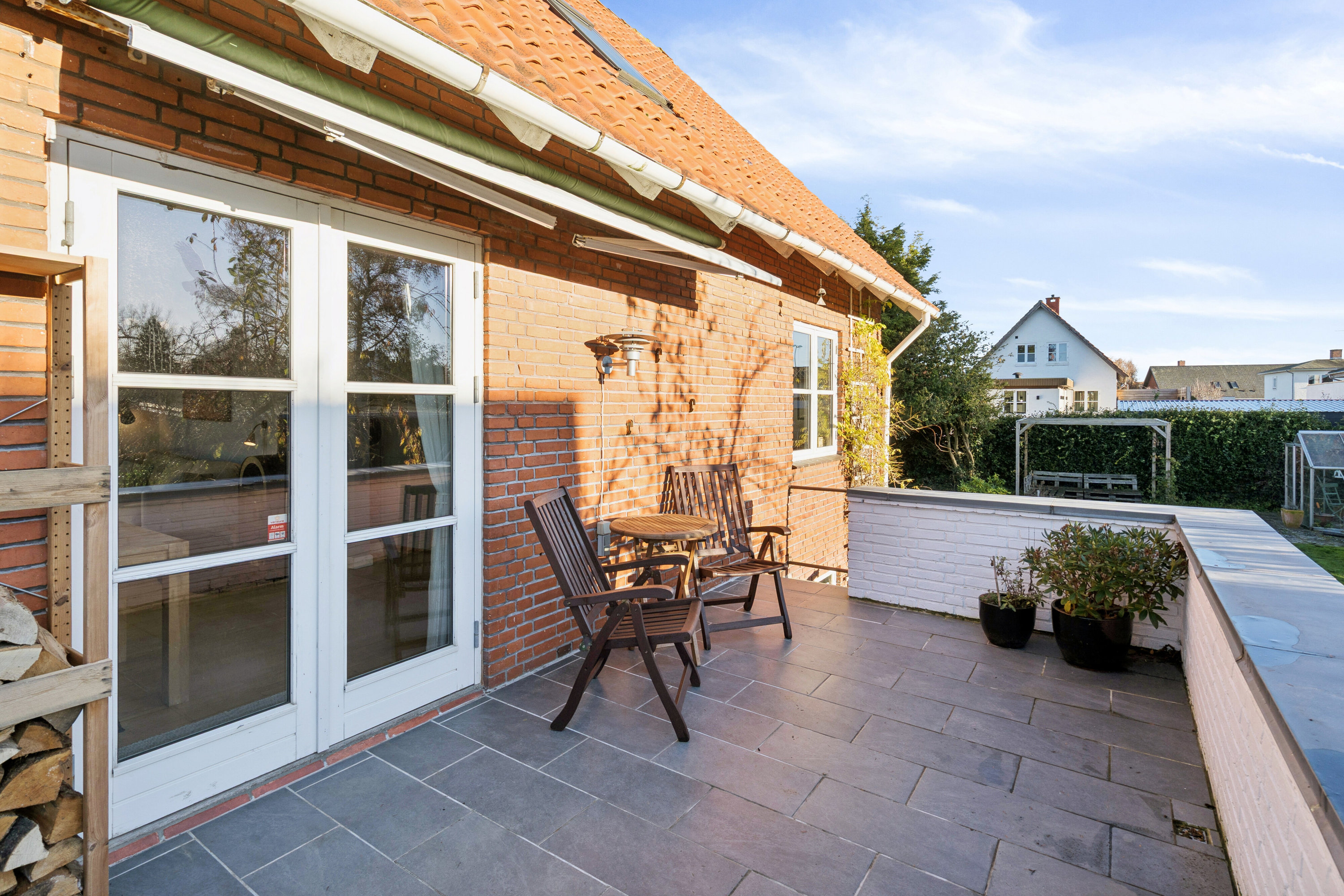 Fremhævet udendørs billede i fuldskærmstilstand. Billede af Annasvej 10, 4600 Køge