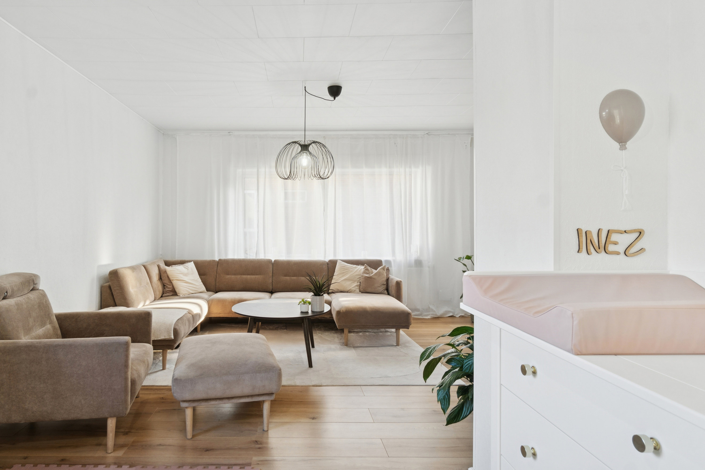 Fremhævet stue billede i fuldskærmstilstand. Billede af Valbygårdsvej 60, 4200 Slagelse