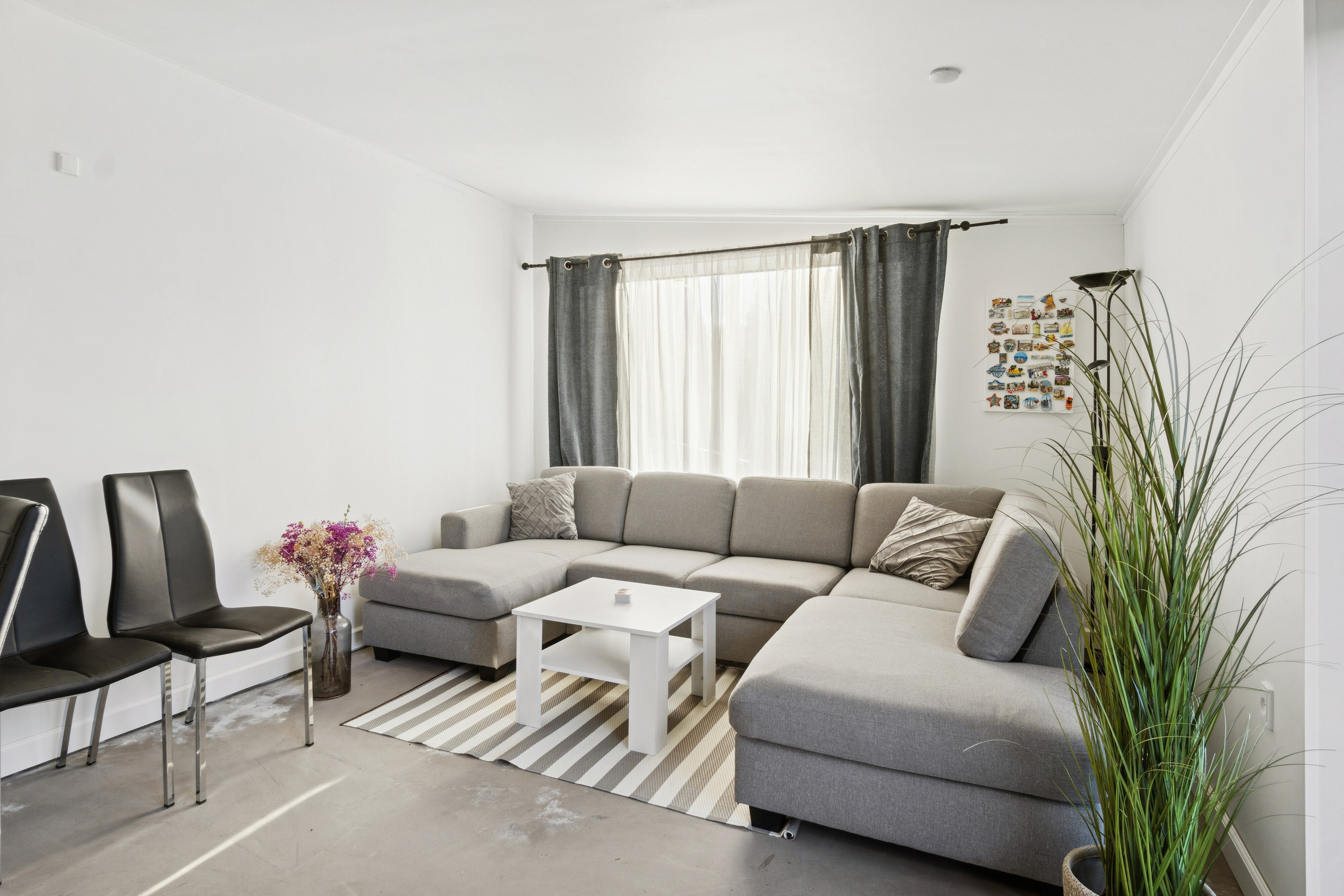 Fremhævet stue billede i fuldskærmstilstand. Billede af Valbygårdsvej 60, 4200 Slagelse